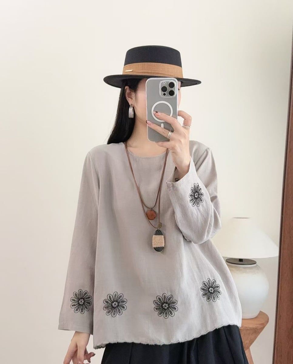  A706-Áo Linen Phối Hoa Cổ Tròn Thanh Lịch 