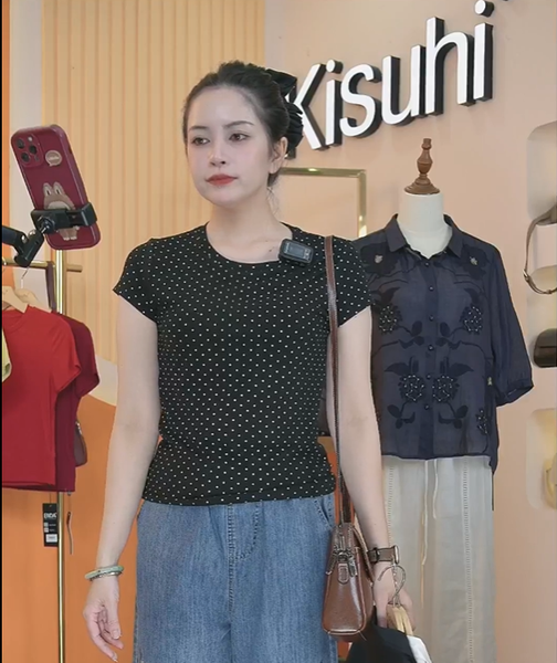  AT46-Áo Thun Lụa Chấm Bi 