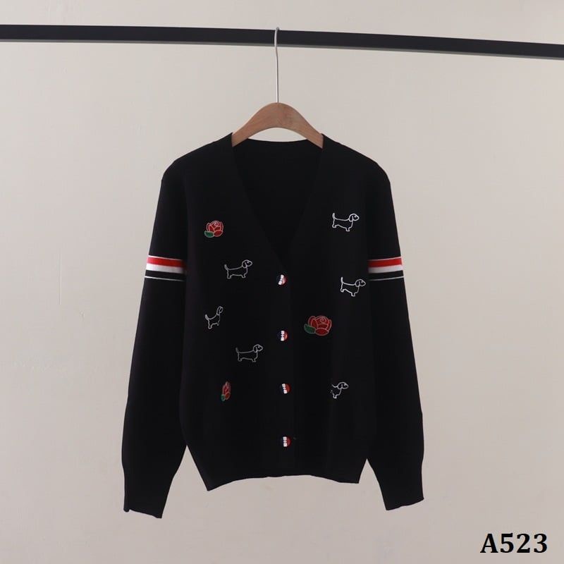  A523-Áo Khoác Len Cún Cưng Thêu Hoa Hồng 