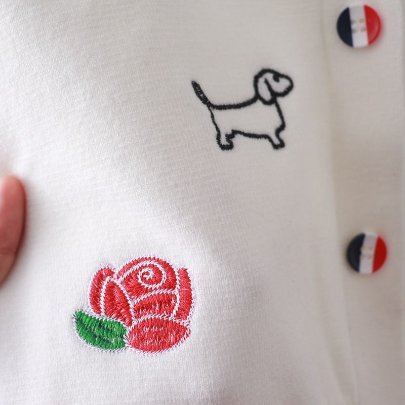  A523-Áo Khoác Len Cún Cưng Thêu Hoa Hồng 