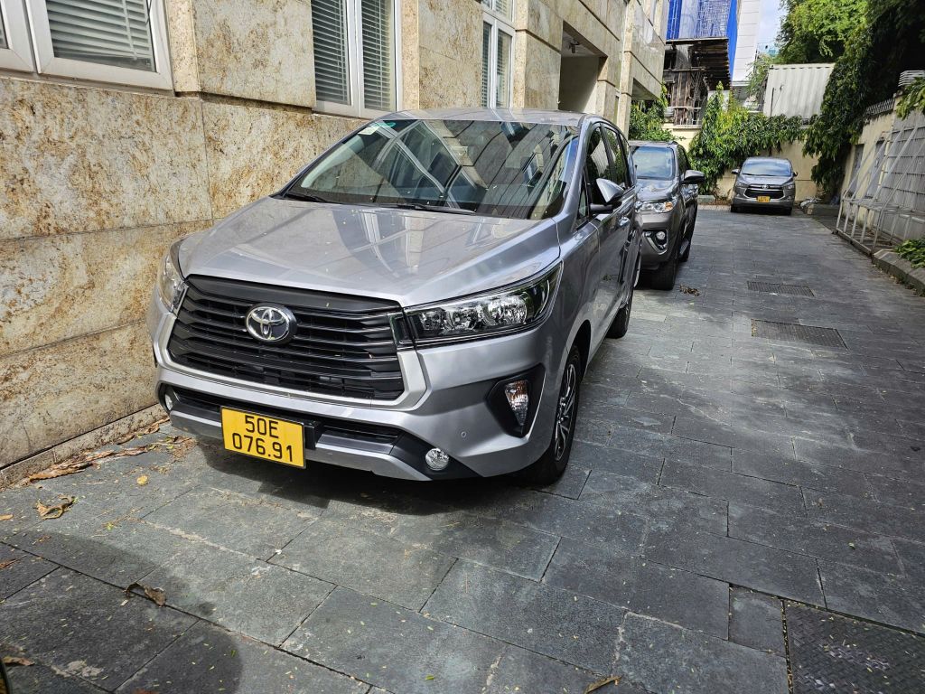  Xe 7 chỗ Toyota Innova 