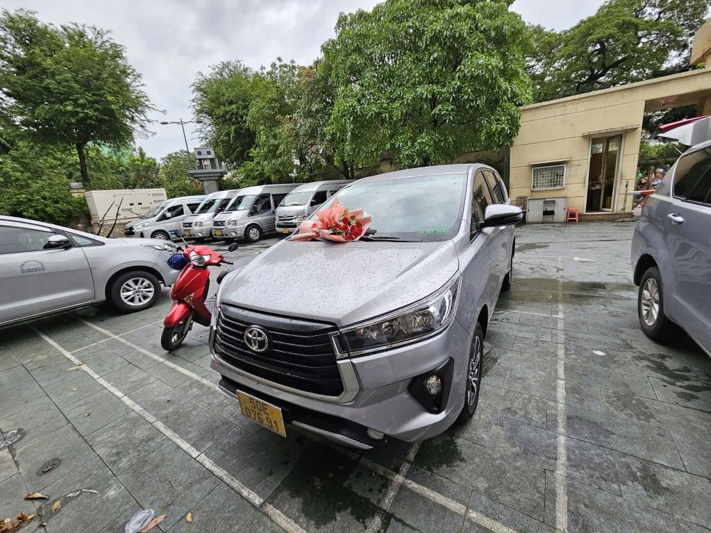  Xe 7 chỗ Toyota Innova 