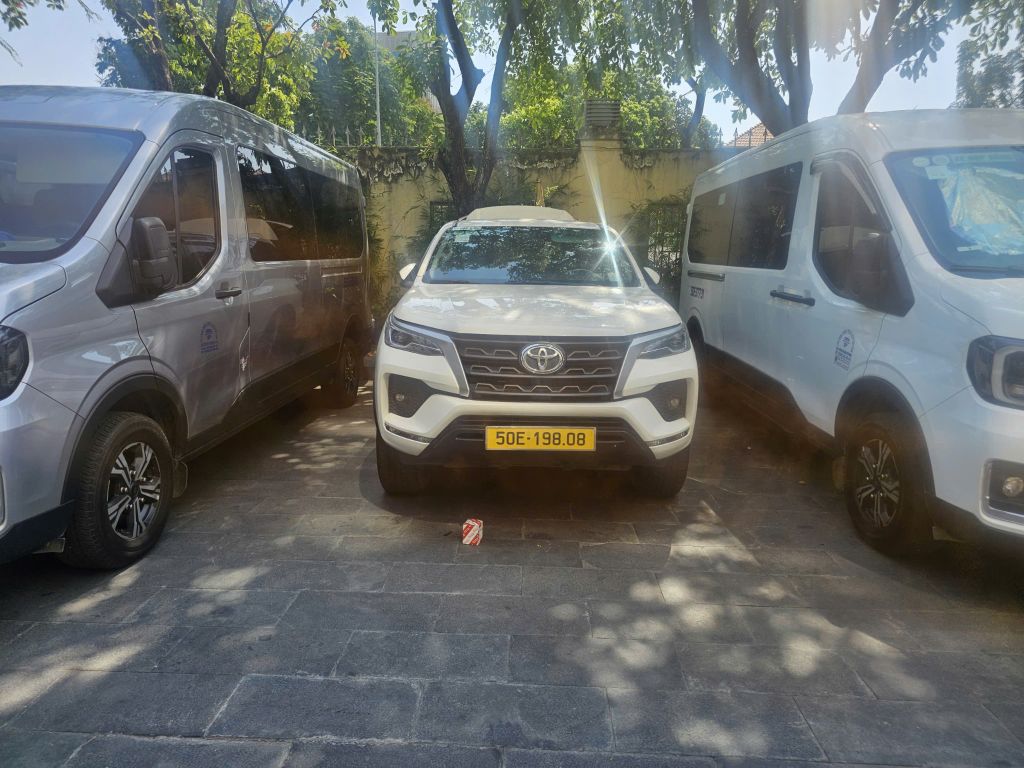  Xe 7 chỗ Toyota Fortuner 
