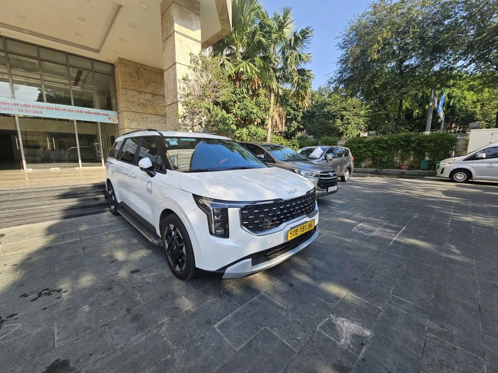  Xe 7 chỗ Kia Carnival 