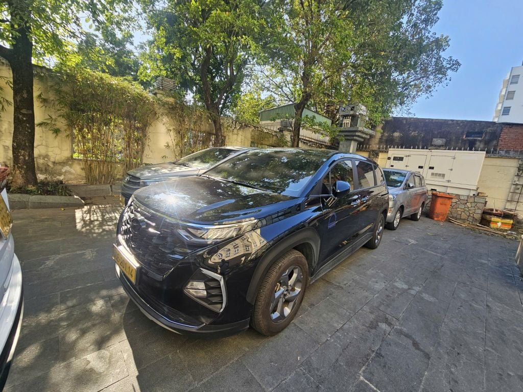  Xe 7 chỗ Huyndai Custin 