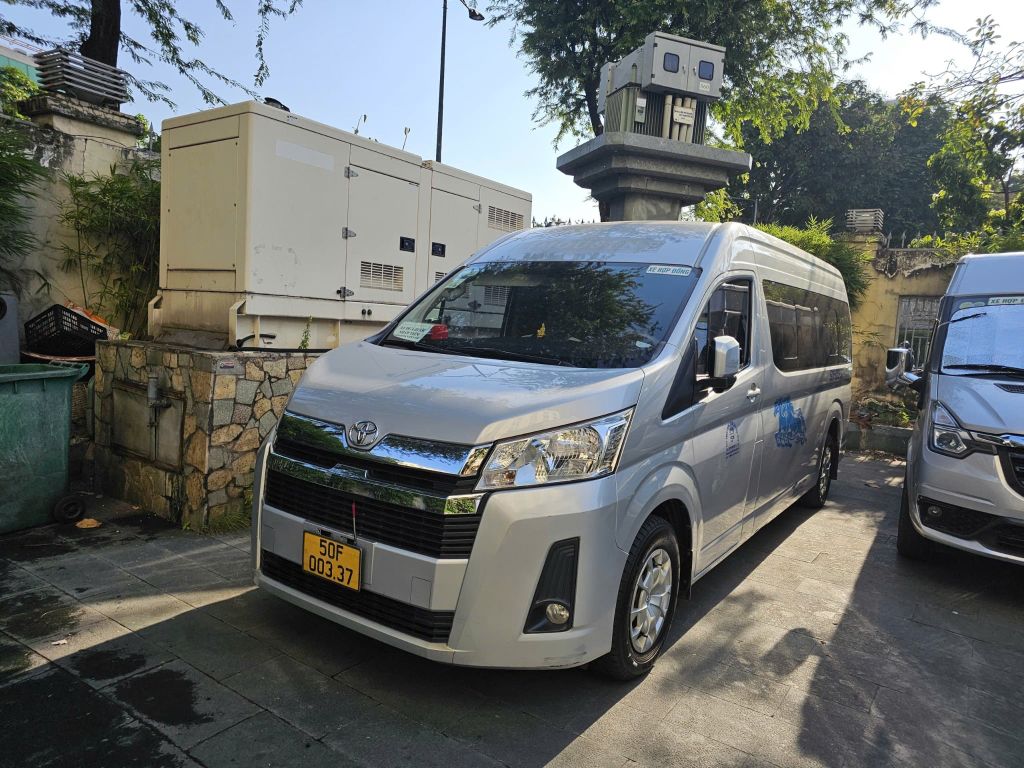 Xe 16 chỗ Toyoya Hiace 