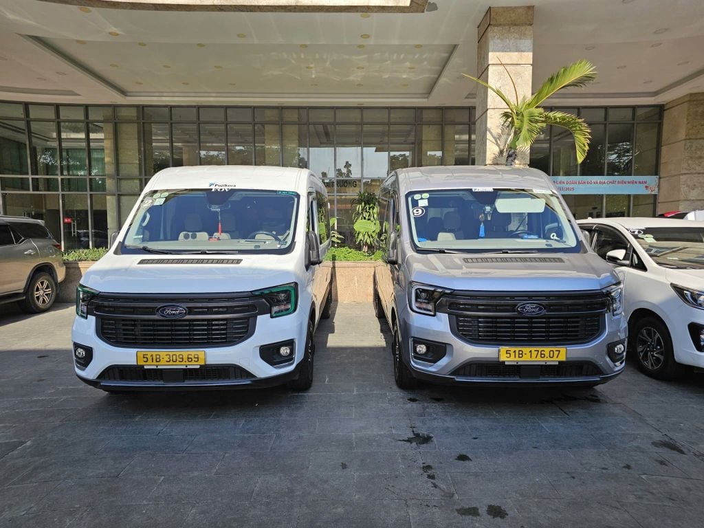  Xe 16 chỗ Ford Transit 