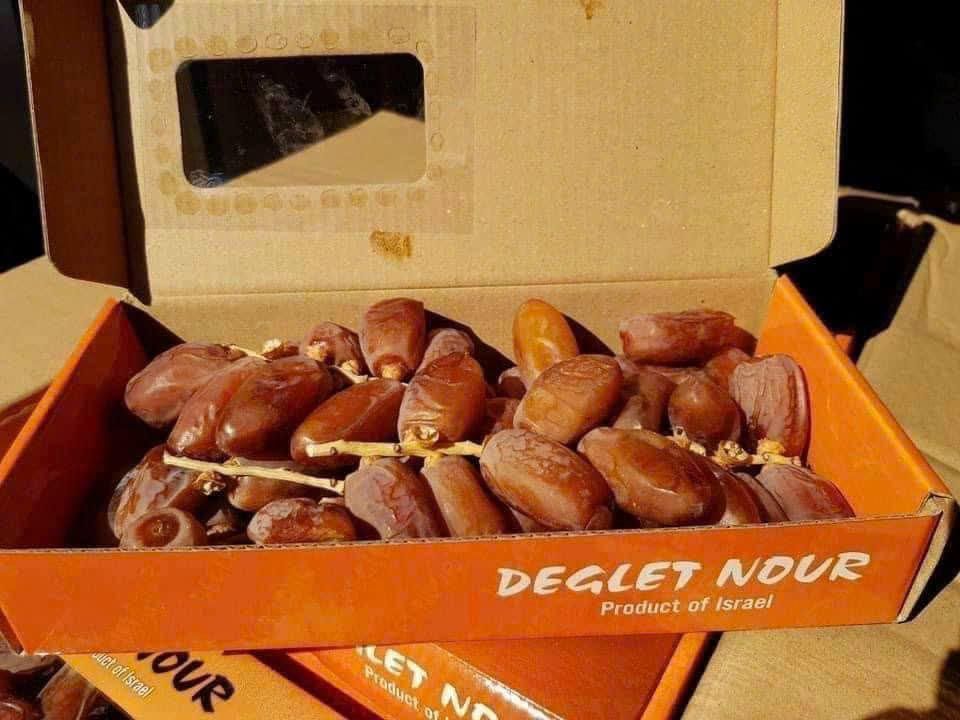  B326- Chà là nguyên cành Deglet Nour 500g (Hộp cam) 