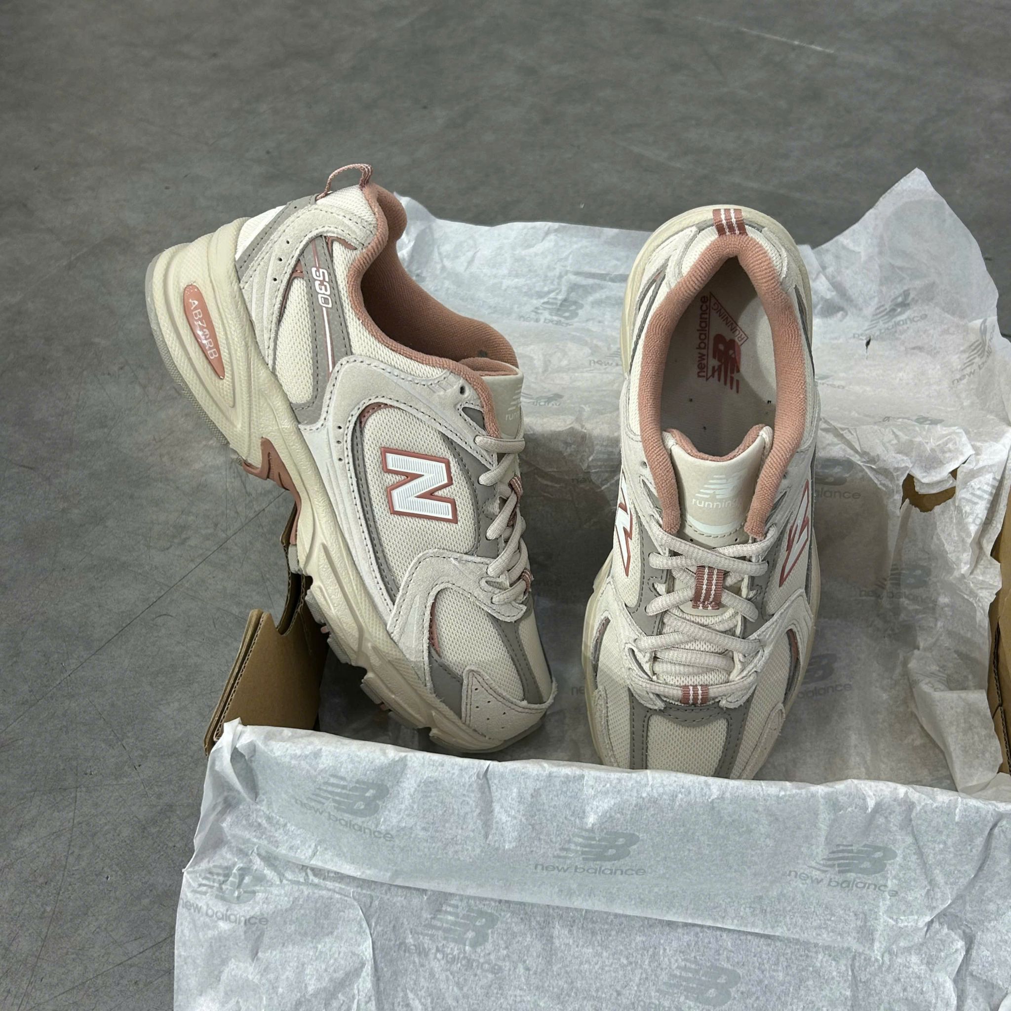  NEW BALANCE 530 TIMBERWOLF LINEN LANDSLIDE U530SMA 