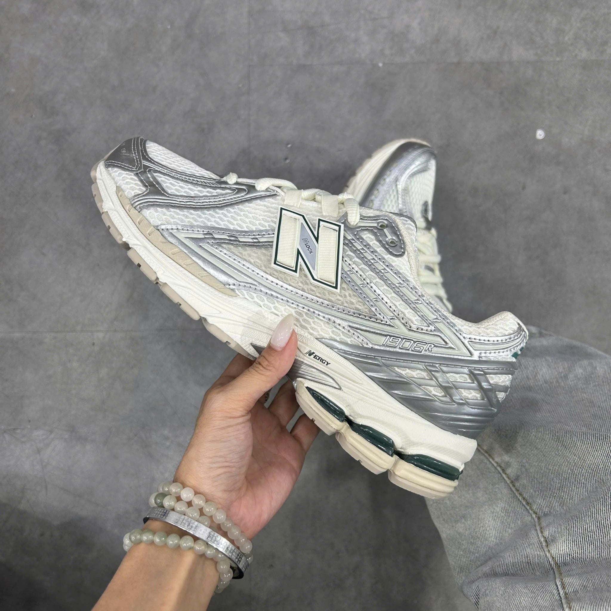  NEW BALANCE 1906R SILVER METALLIC SEA SALT M1906REE 