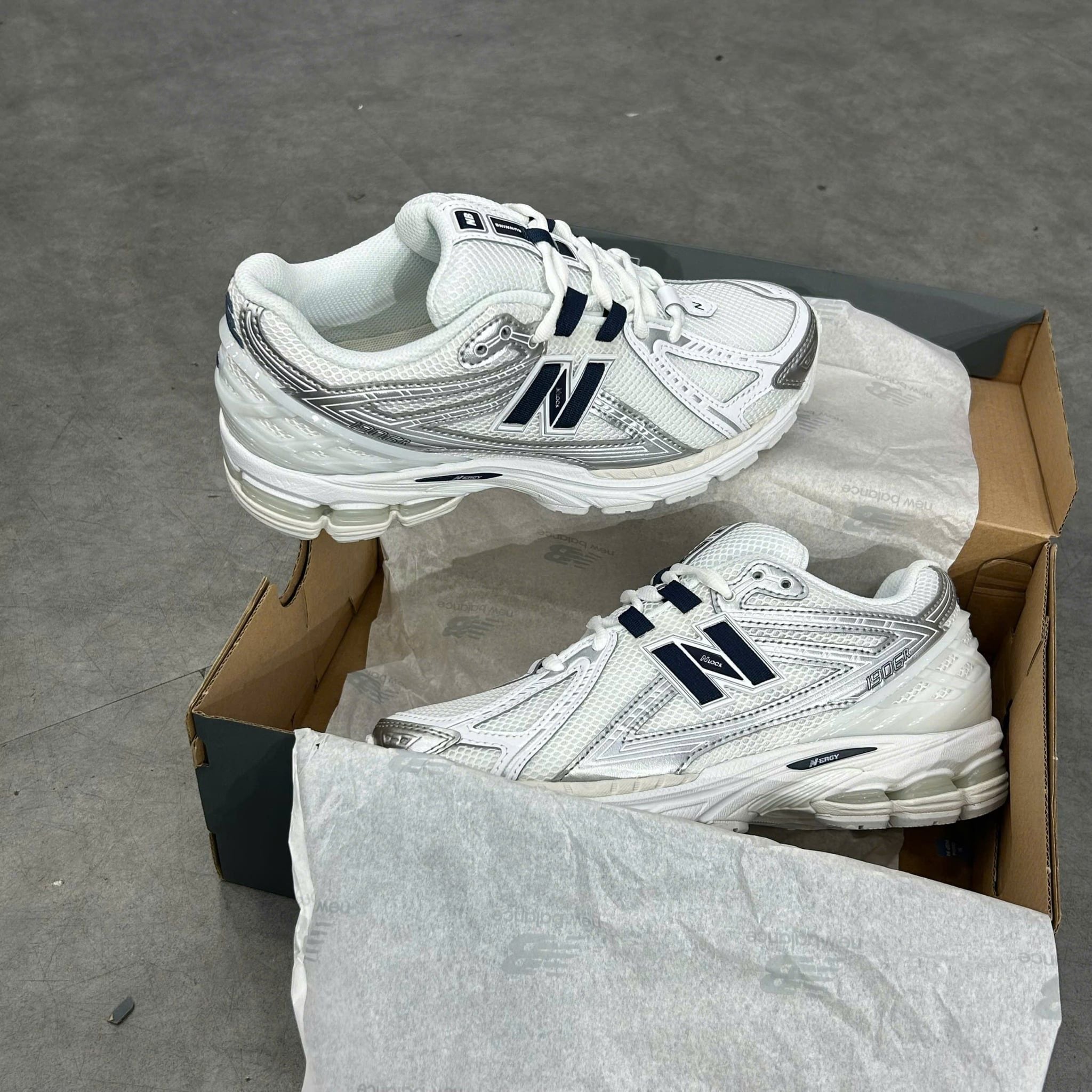  NEW BALANCE 1906R WHITE NAVY SILVER METALLIC U1906RCM 