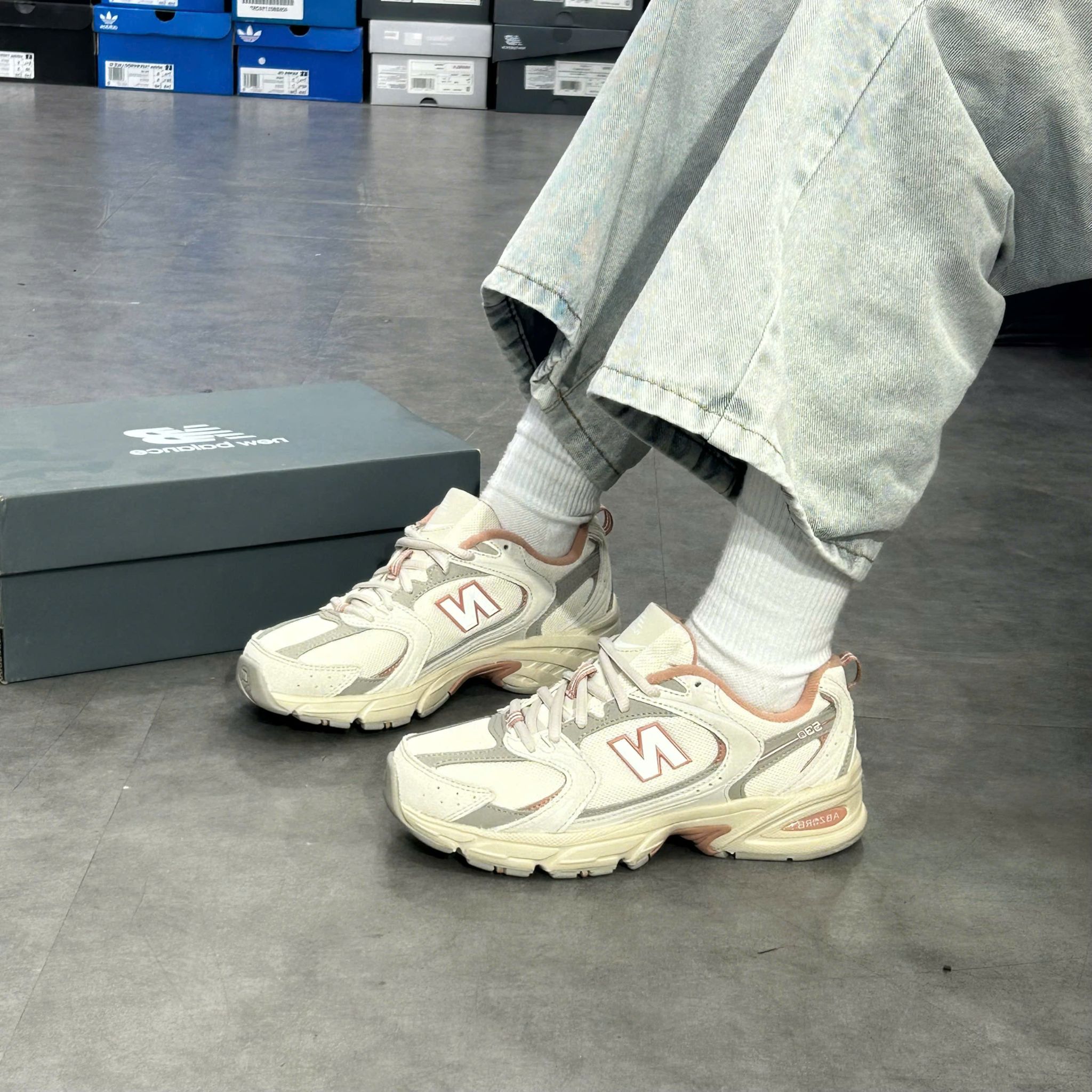  NEW BALANCE 530 TIMBERWOLF LINEN LANDSLIDE U530SMA 