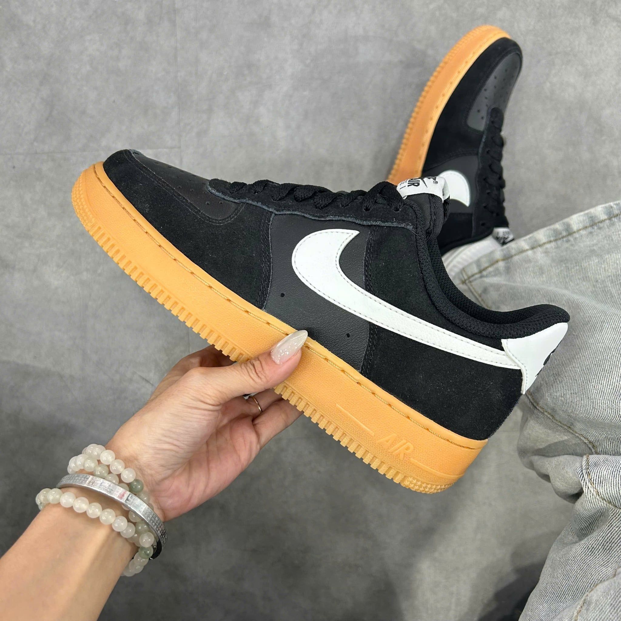  NIKE AIR FORCE 1 07 LV8 BLACK SUMMIT WHITE GUM FQ8714-004 