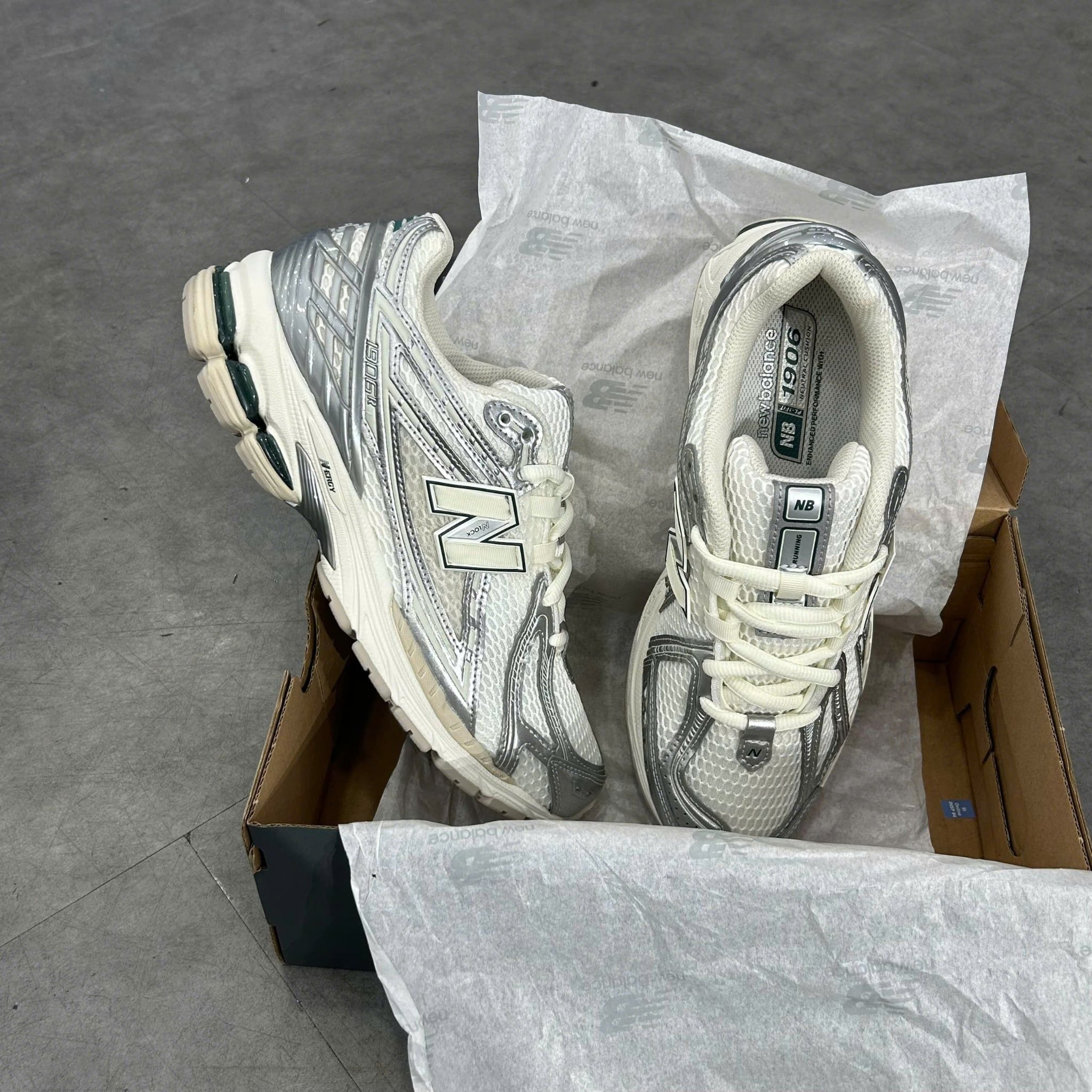  NEW BALANCE 1906R SILVER METALLIC SEA SALT M1906REE 