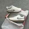 NIKE COURT VISION LOW SAIL LIGHT SMOKE GREY GUM HV2530-100