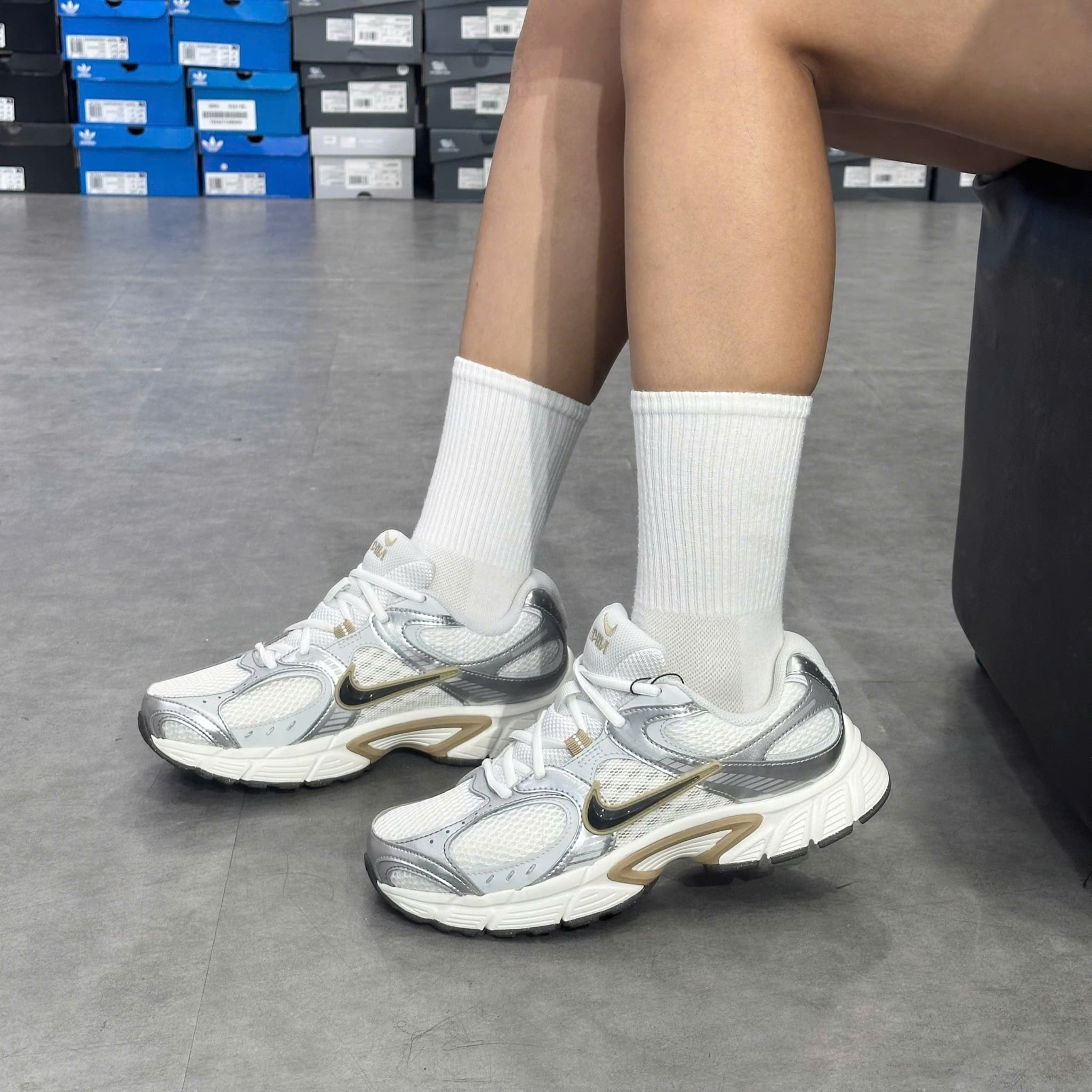  NIKE V5 RNR PARACHUTE BEIGE HJ5228-102 