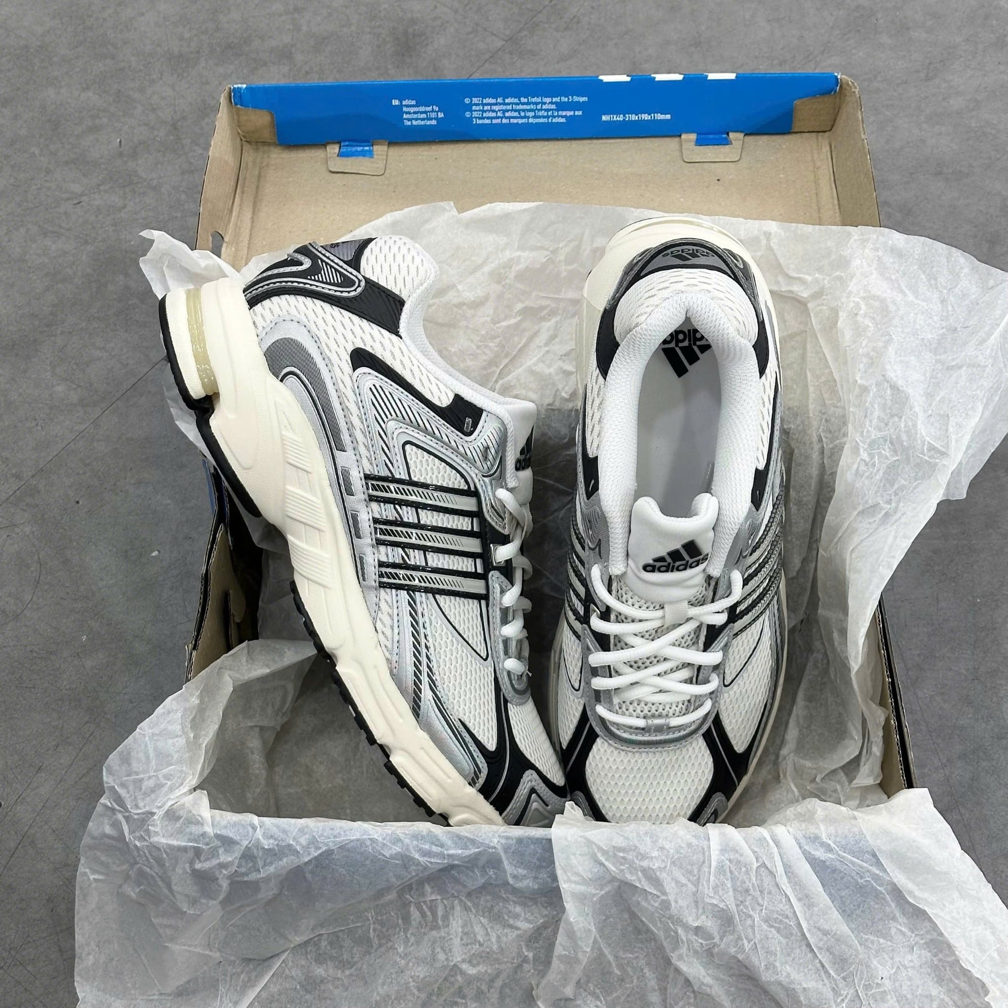  ADIDAS RESPONSE CL WHITE SILVER BLACK IG6226 