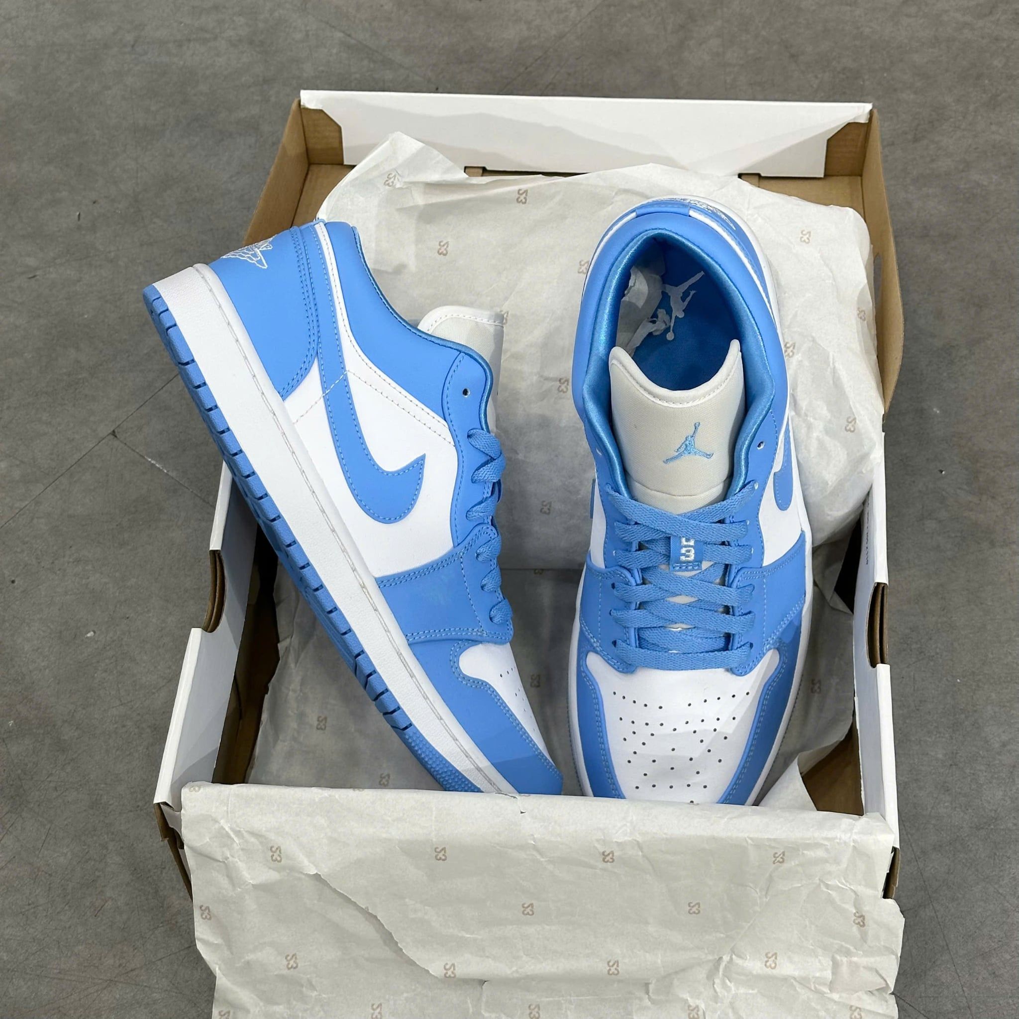  NIKE AIR JORDAN 1 LOW UNC W AO9944-441 