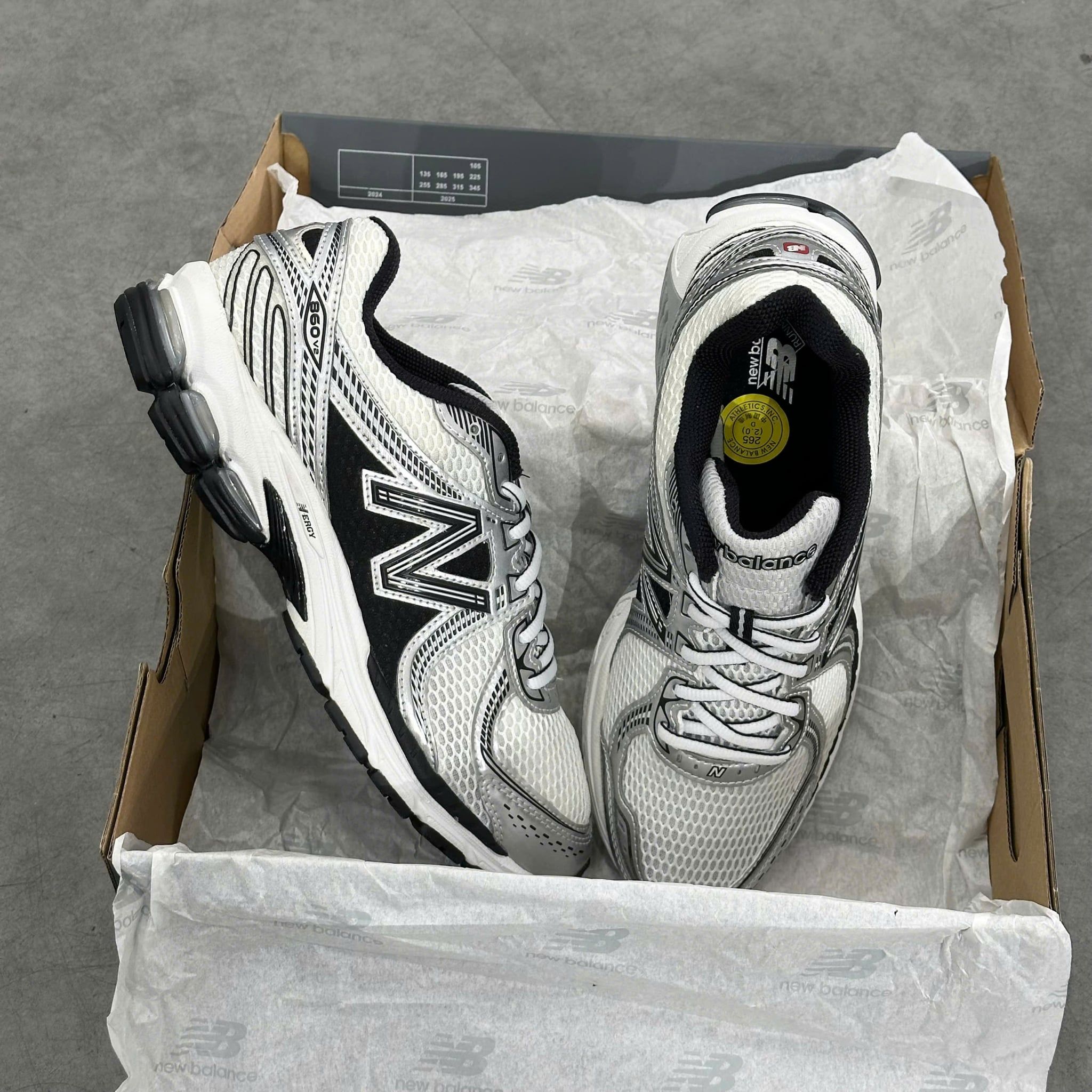  NEW BALANCE 860V2 BLACK WHITE SILVER ML860XD 