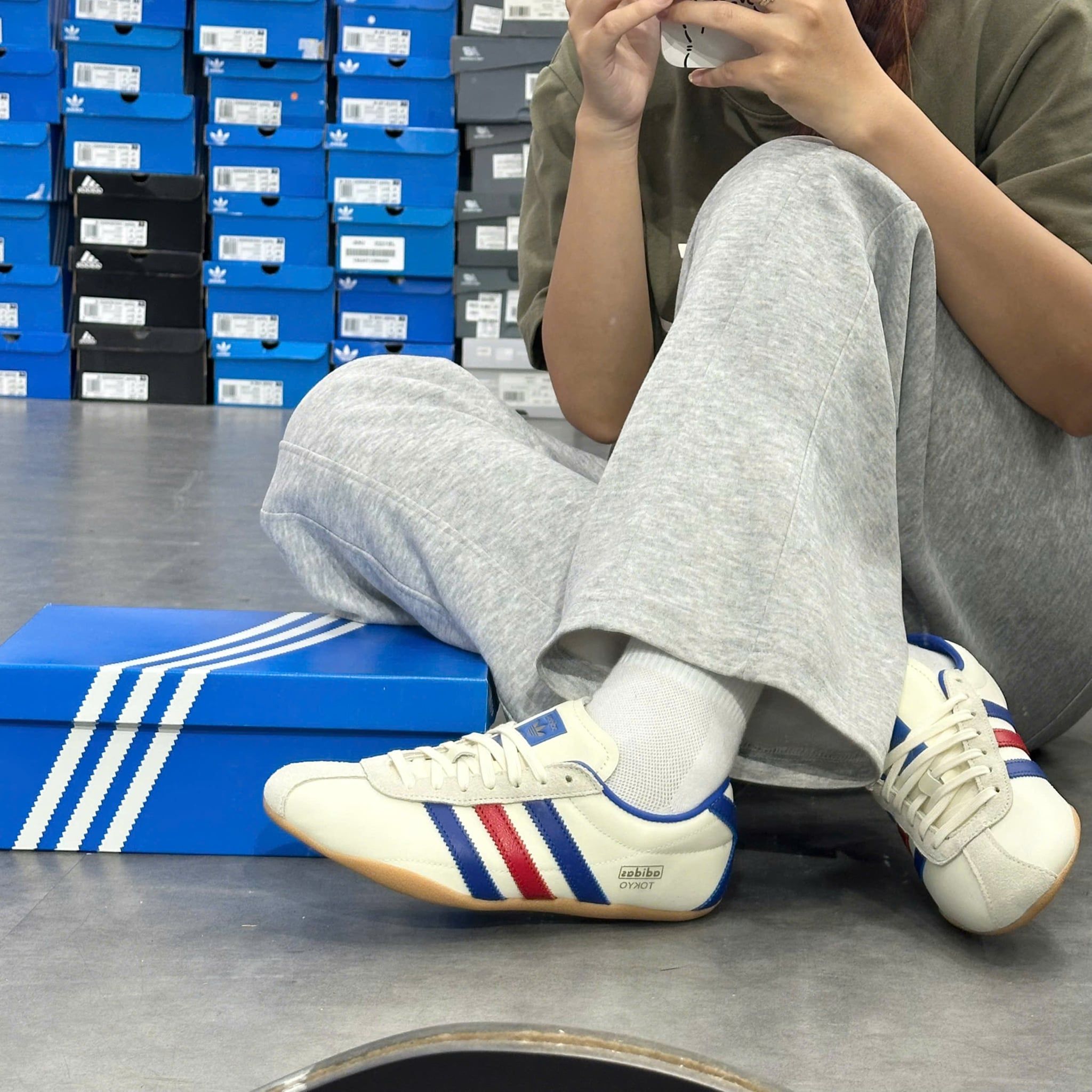  ADIDAS TOKYO CREAM WHITE ROYAL BLUE GUM JQ0585 