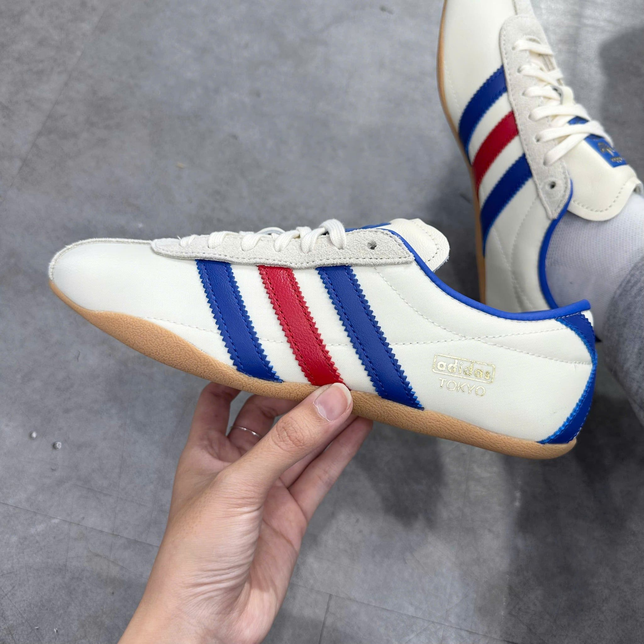 ADIDAS TOKYO CREAM WHITE ROYAL BLUE GUM JQ0585 
