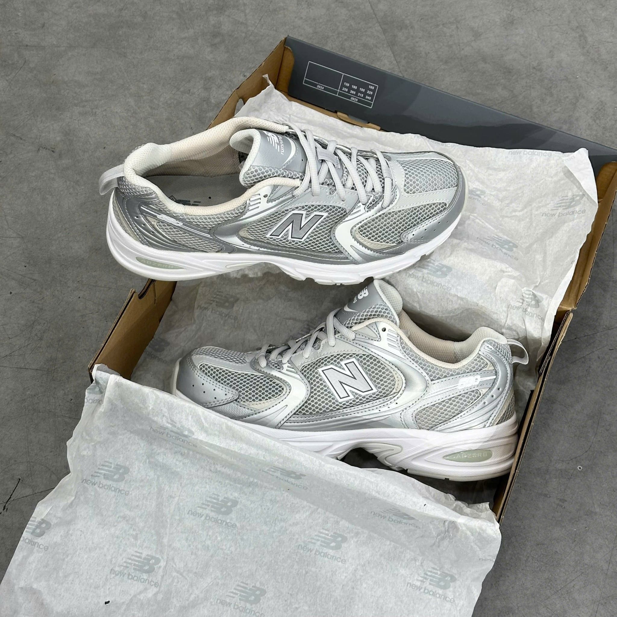  NEW BALANCE 530 MOONBEAM SILVER METALLIC MR530RS 