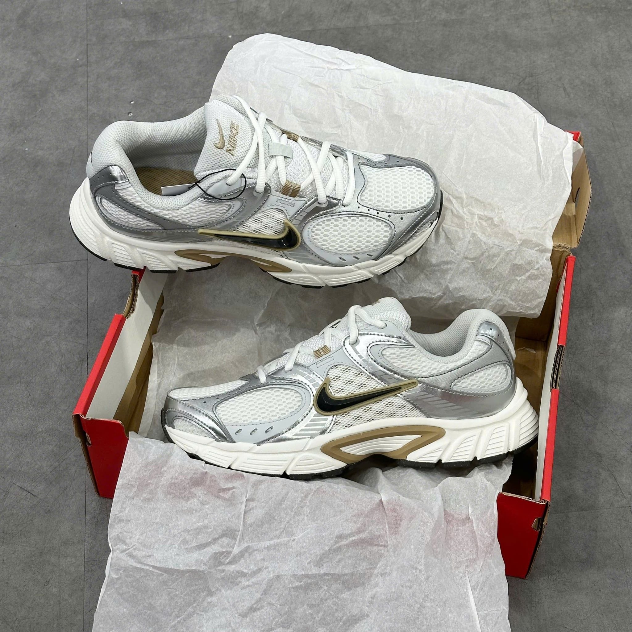  NIKE V5 RNR PARACHUTE BEIGE HJ5228-102 