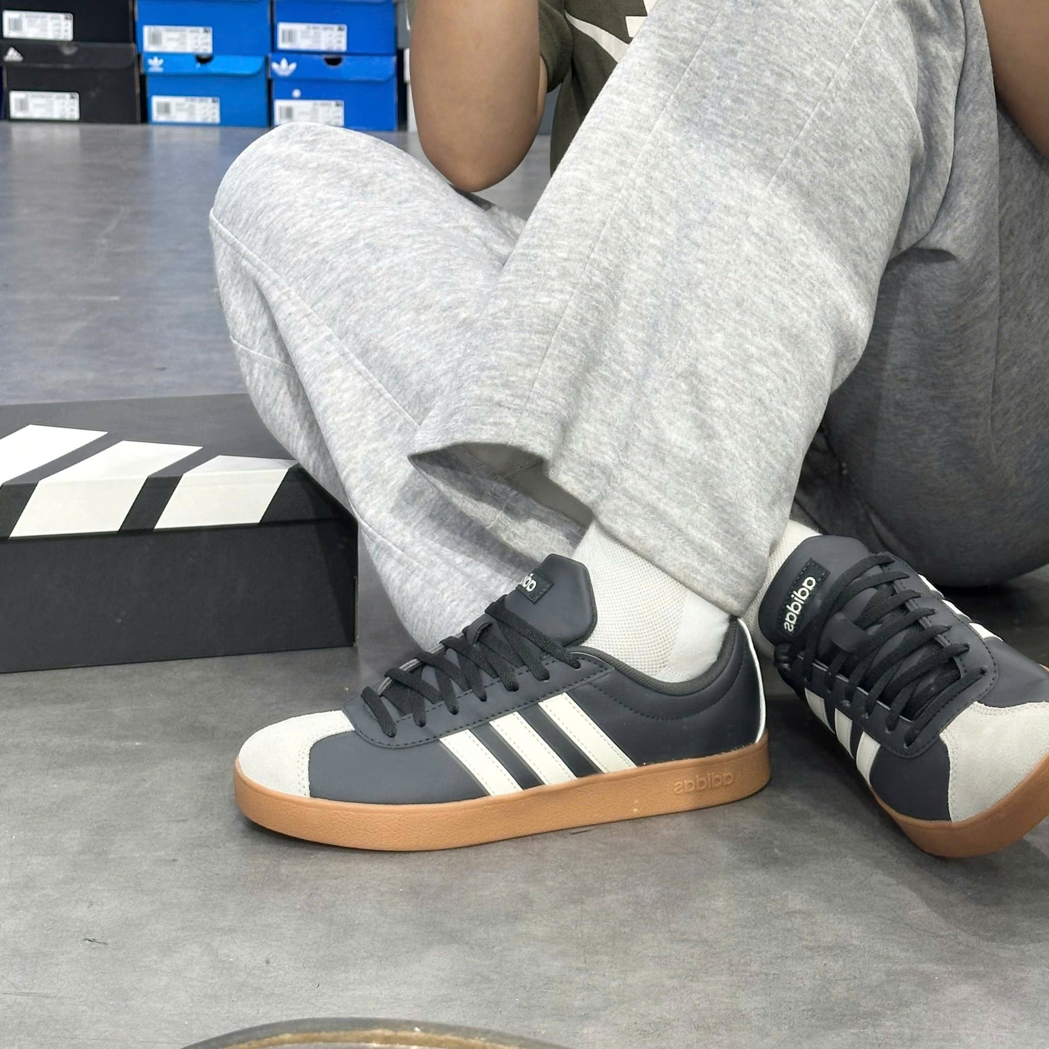 ADIDAS VL COURT BASE BLACK WHITE GUM JS4115 