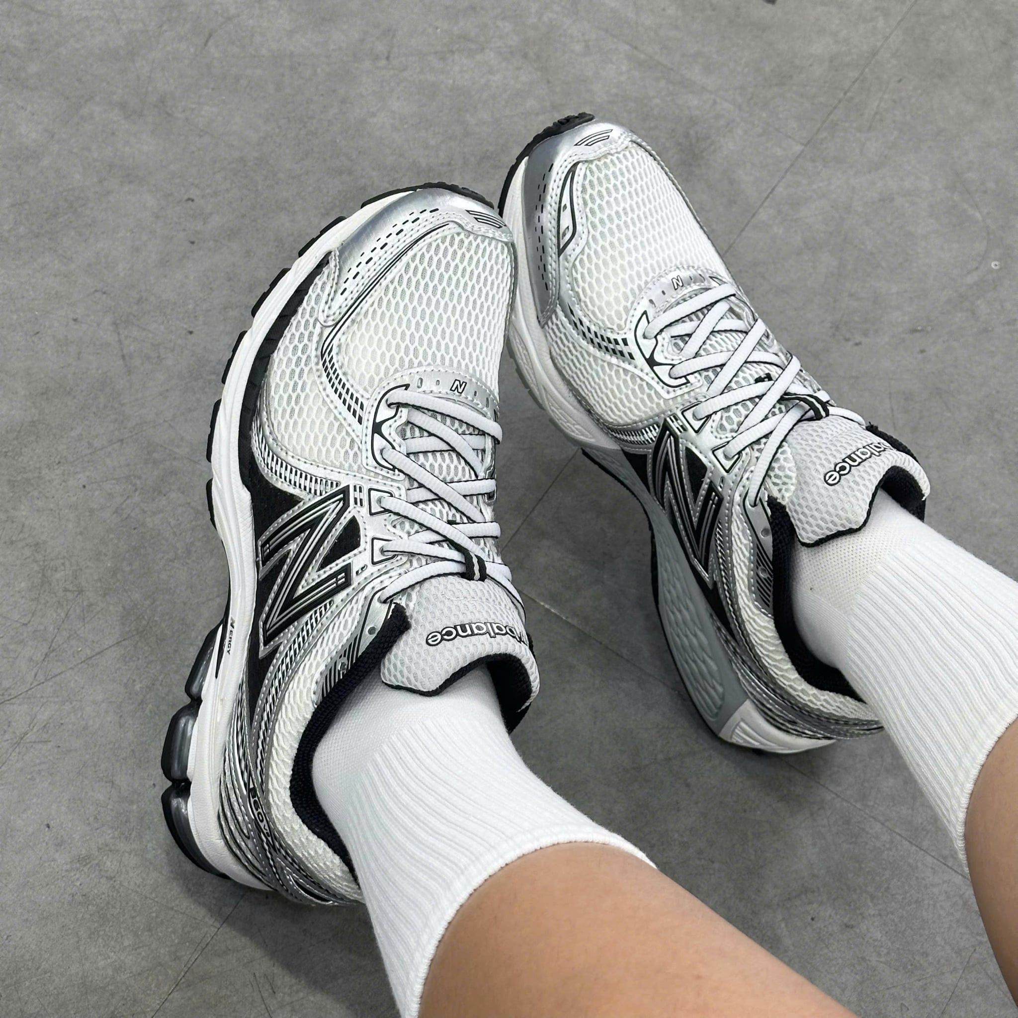  NEW BALANCE 860V2 BLACK WHITE SILVER ML860XD 