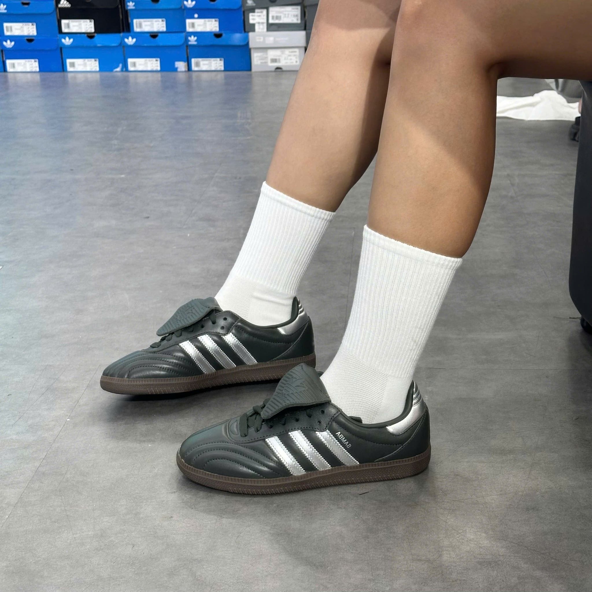  ADIDAS SAMBA LT LEGEND EARTH SILVER METALLIC JP6144 