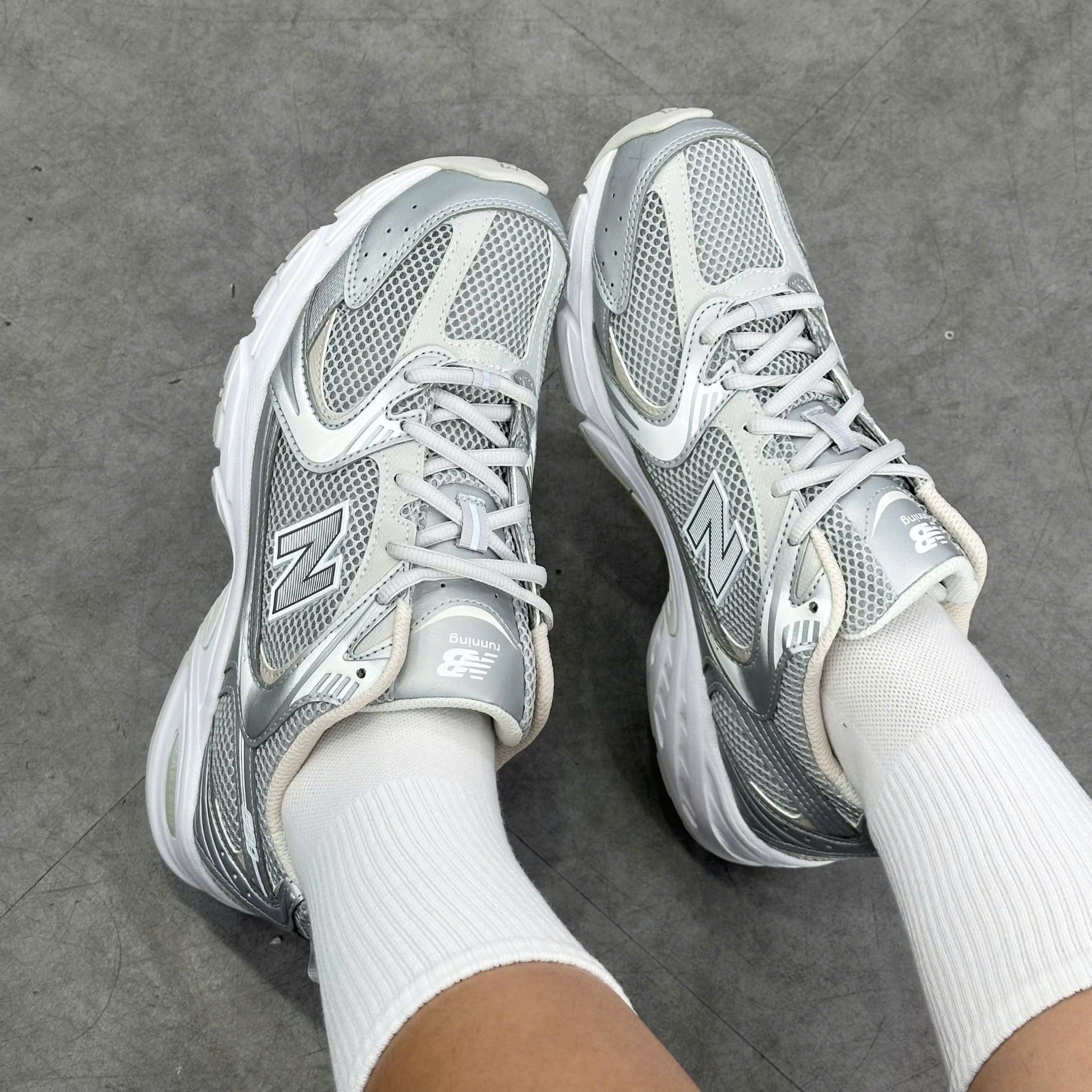  NEW BALANCE 530 MOONBEAM SILVER METALLIC MR530RS 