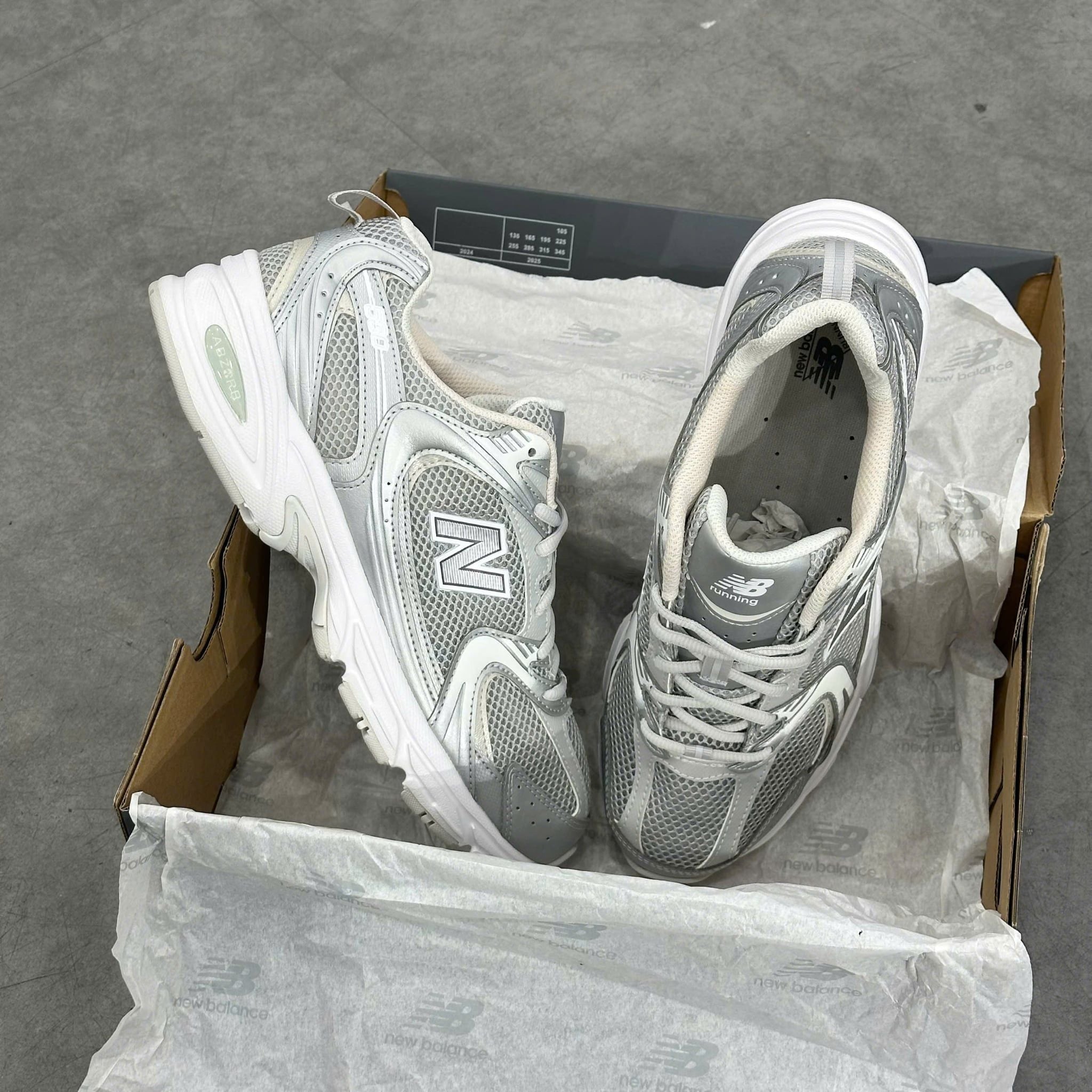  NEW BALANCE 530 MOONBEAM SILVER METALLIC MR530RS 