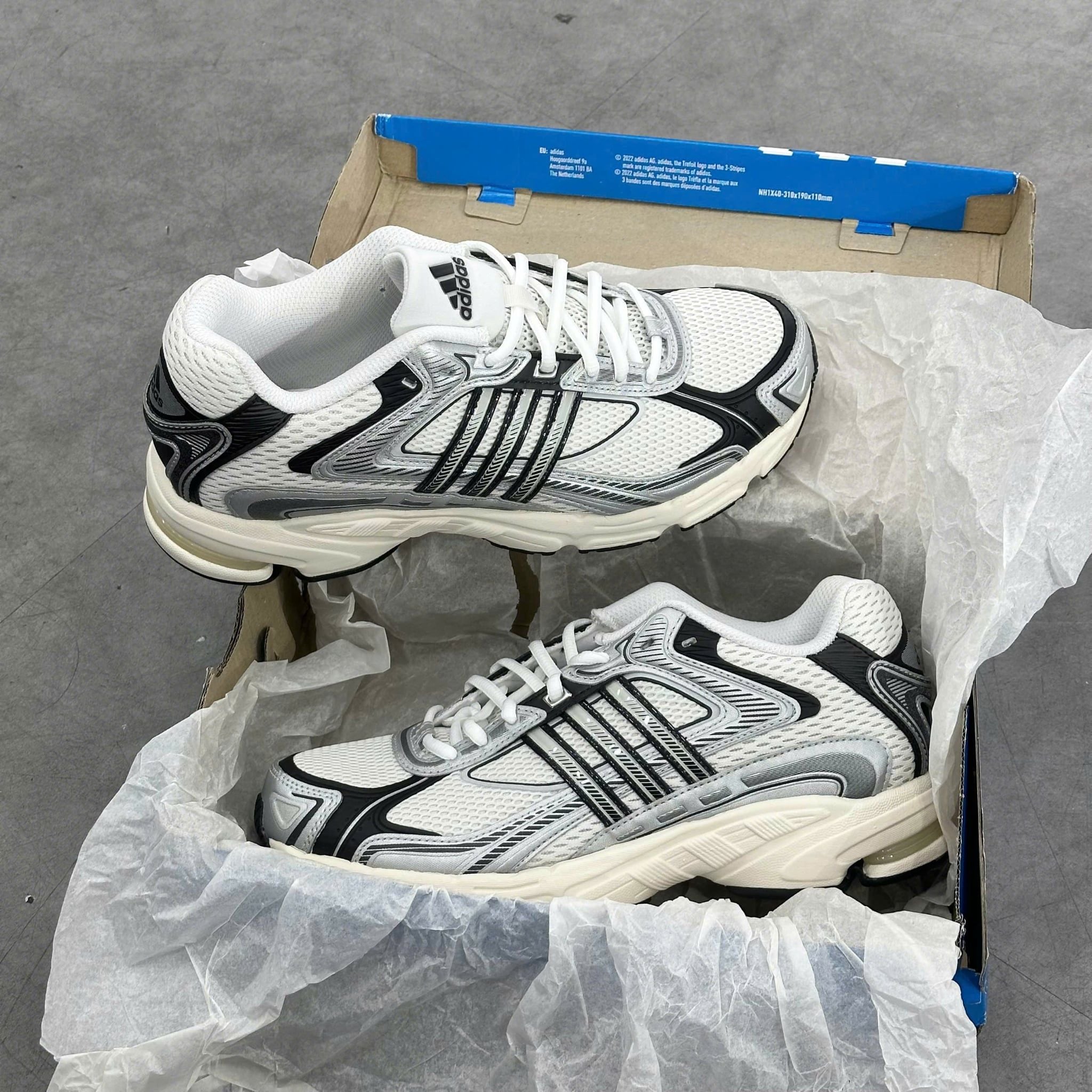  ADIDAS RESPONSE CL WHITE SILVER BLACK IG6226 