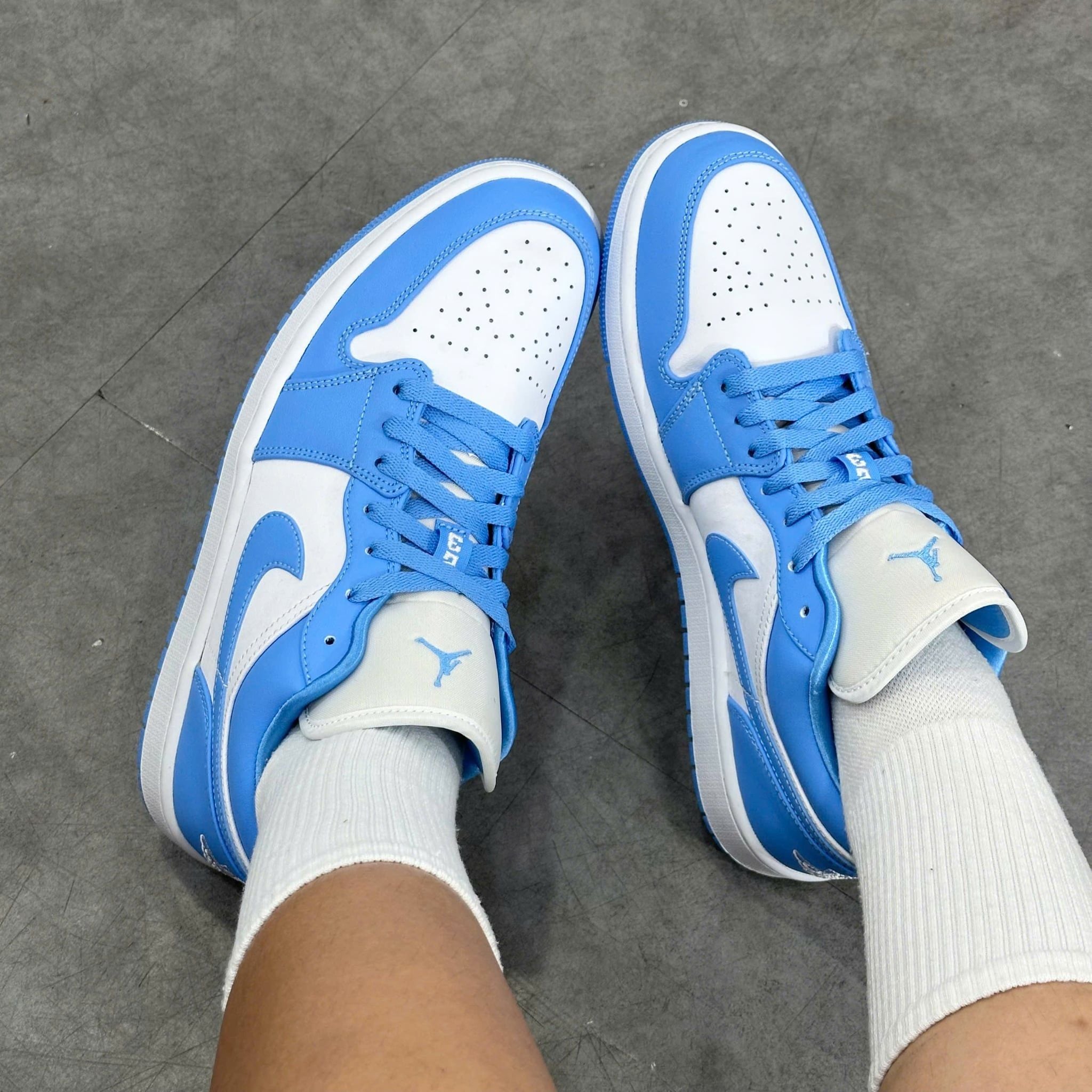  NIKE AIR JORDAN 1 LOW UNC W AO9944-441 
