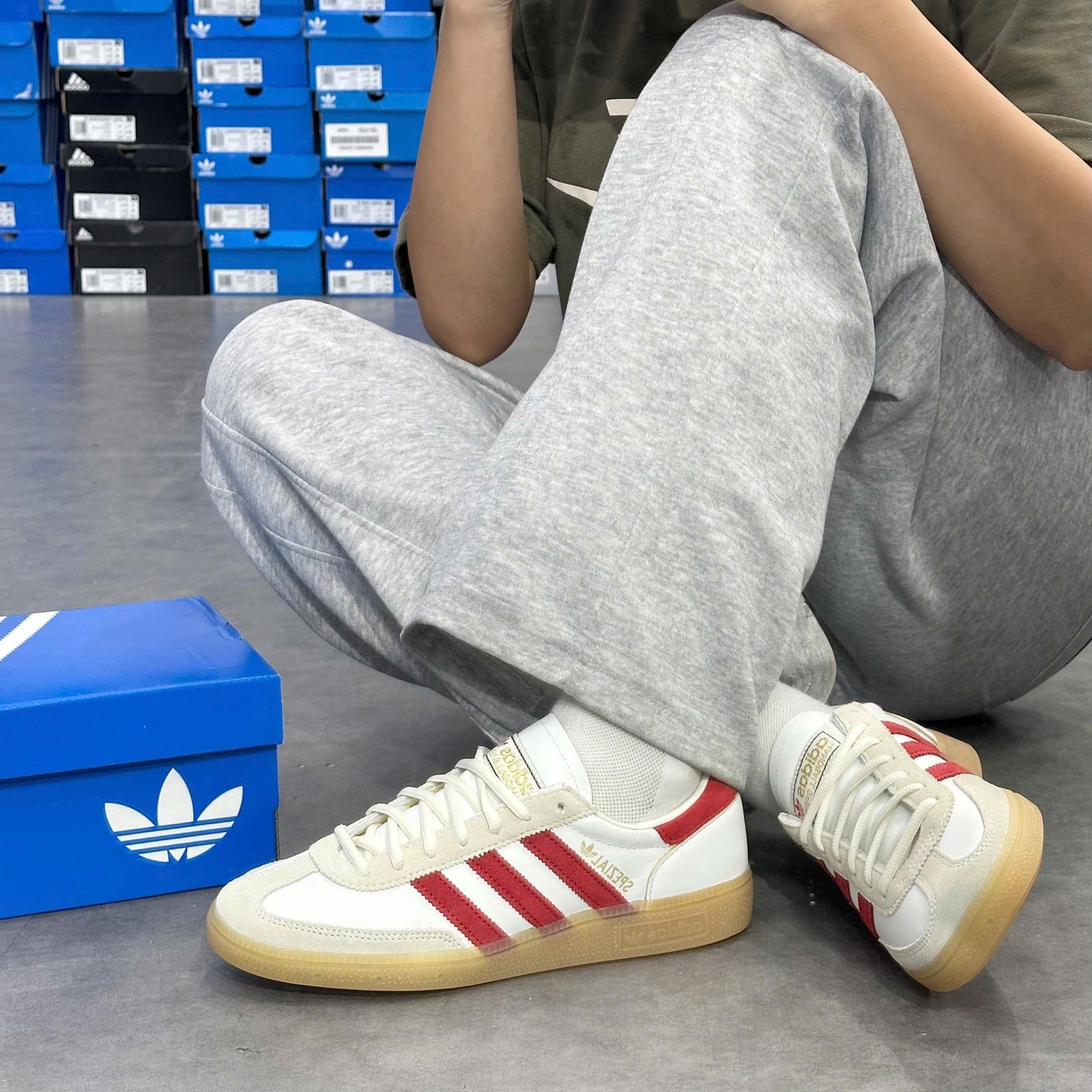  ADIDAS HANDBALL SPEZIAL WHITE BETTER SCARLET GUM IH6587 