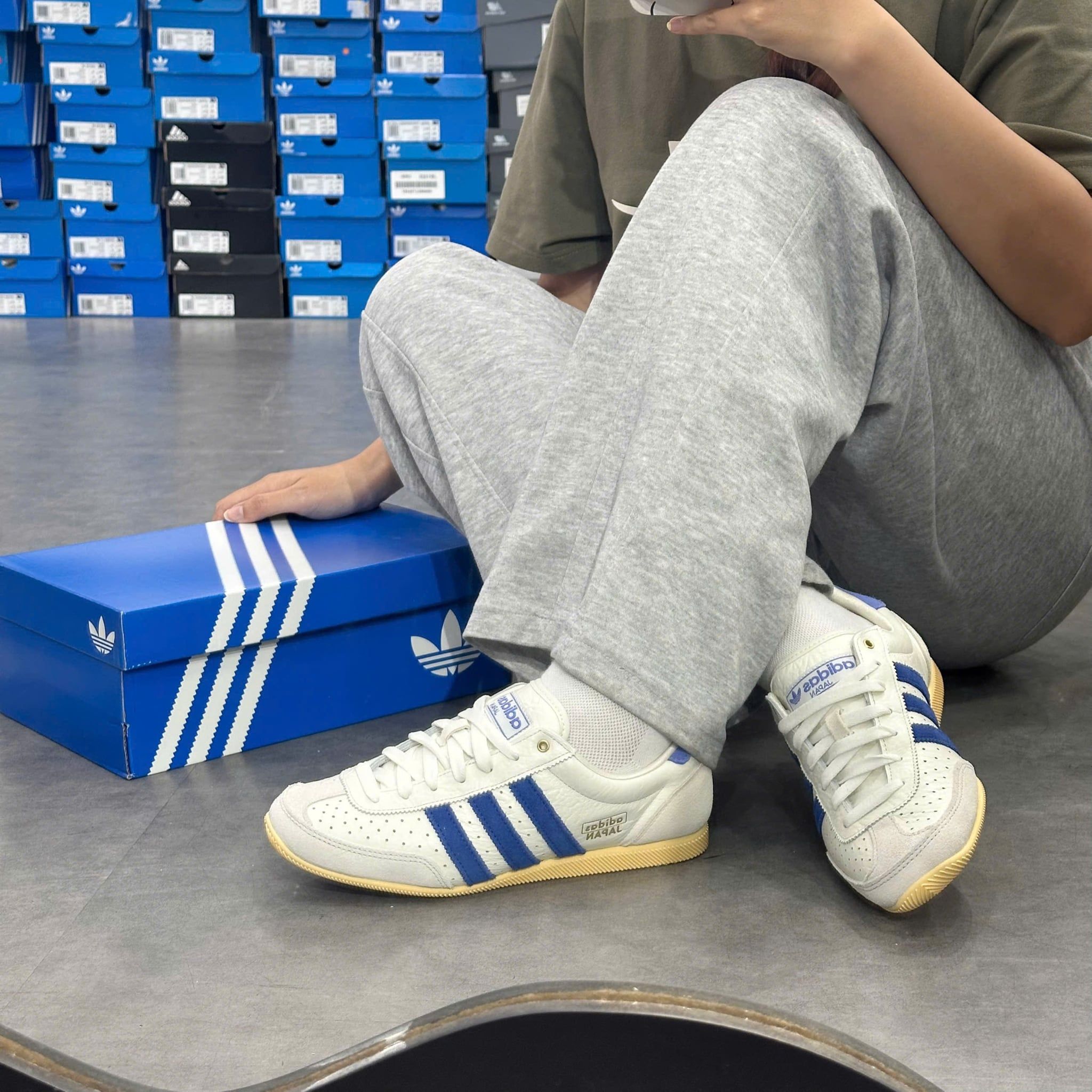  ADIDAS JAPAN OFF WHITE ROYAL REAL LILAC IH1601 