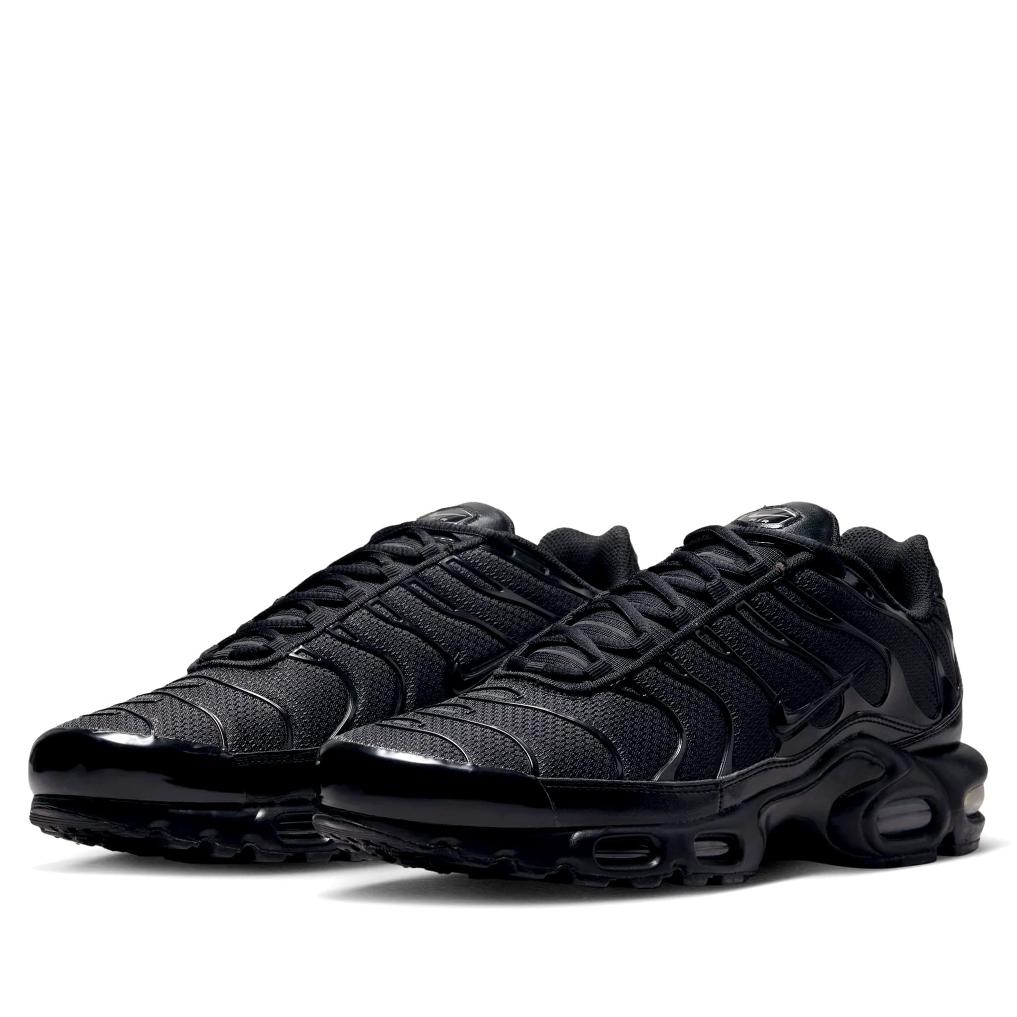  NIKE AIR MAX PLUS TRIPLE BLACK 604133-050 