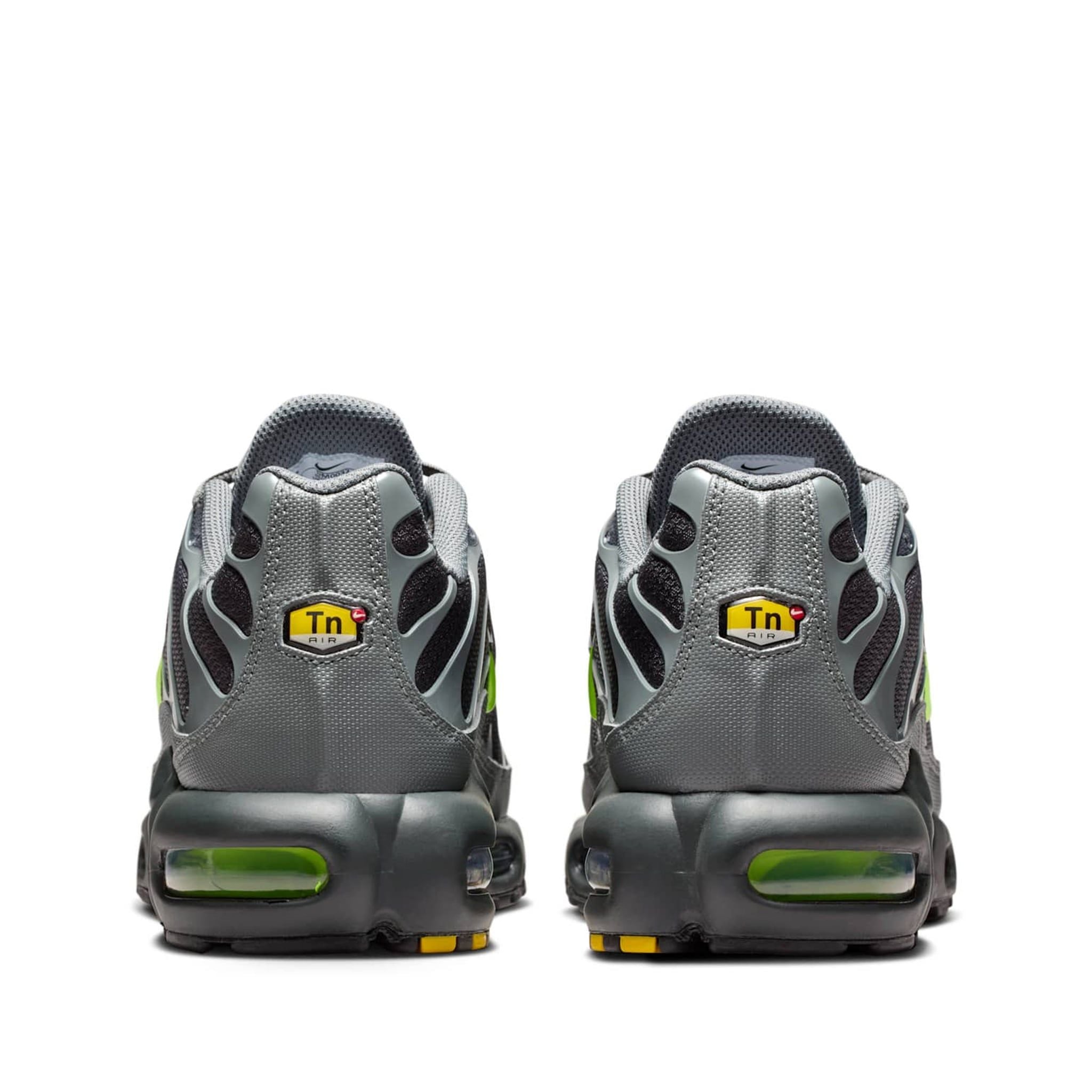  NIKE AIR MAX PLUS SMOKE GREY VOLT DM0032-026 