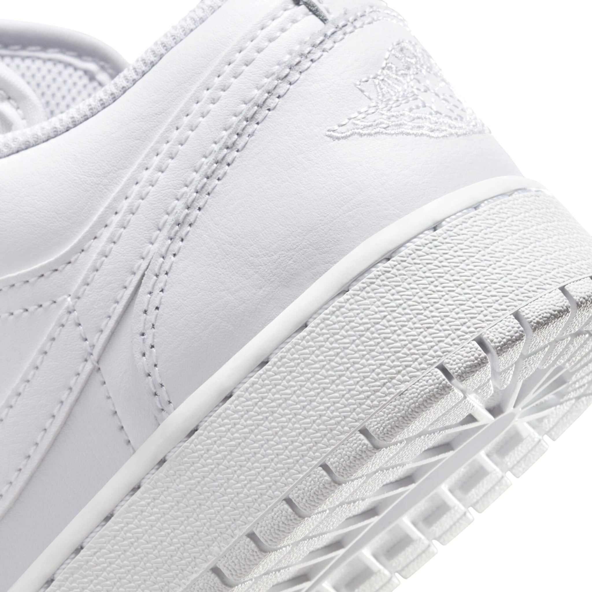  NIKE AIR JORDAN 1 LOW TRIPLE WHITE GS 553560-136 