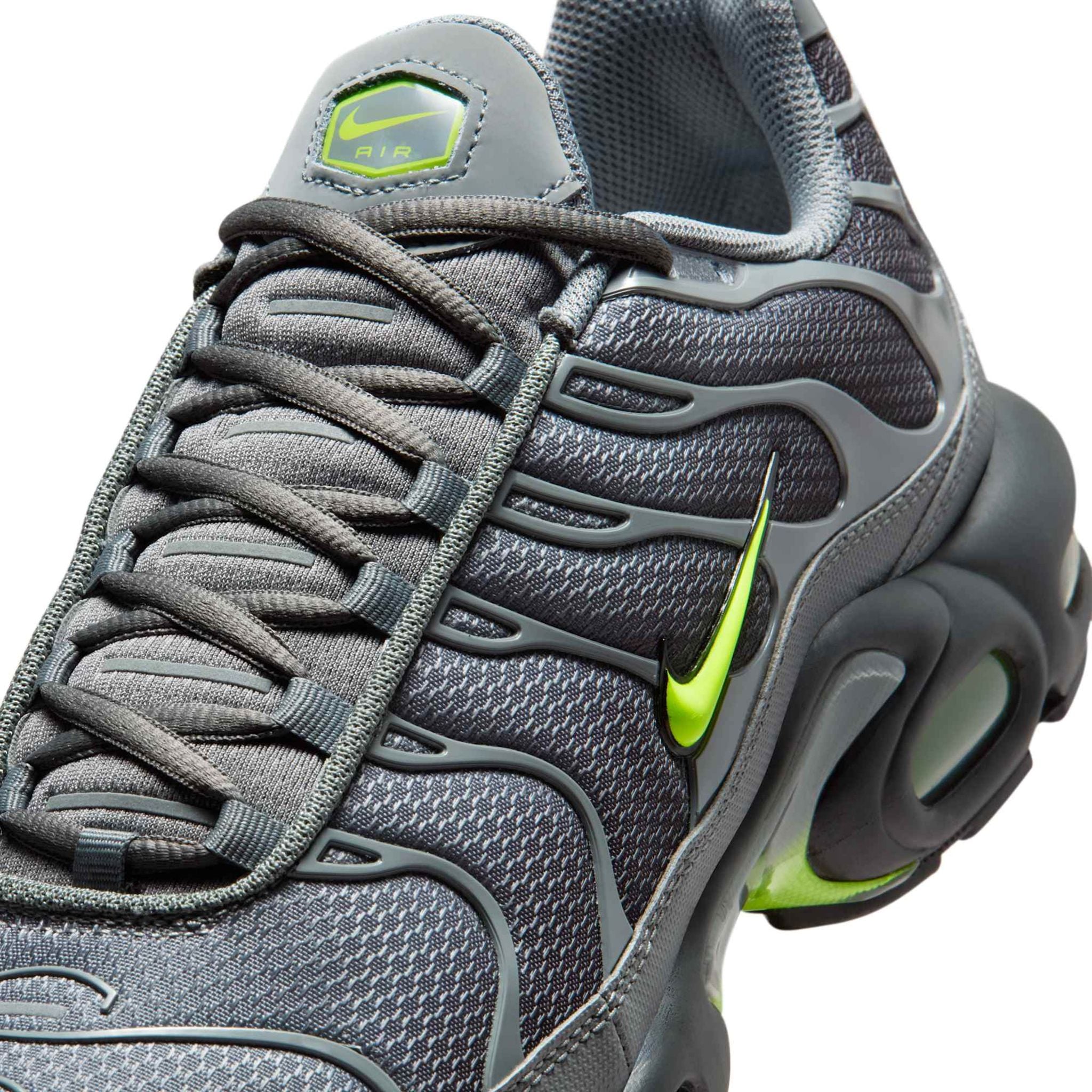  NIKE AIR MAX PLUS SMOKE GREY VOLT DM0032-026 
