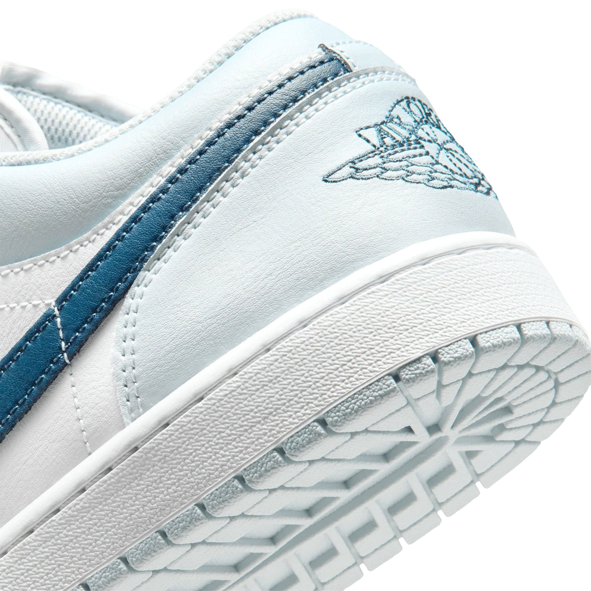  AIR JORDAN 1 LOW AURA SQUADRON BLUE 553558-400 