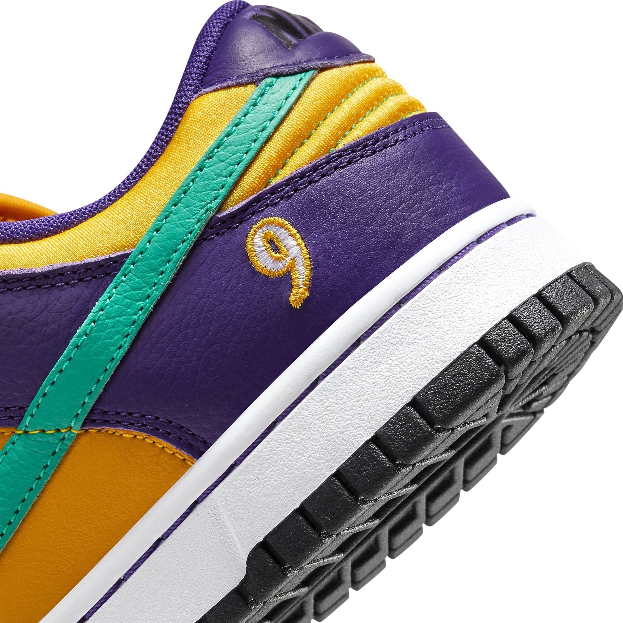  NIKE DUNK LOW LX LISA LESLIE W DO9581-500 