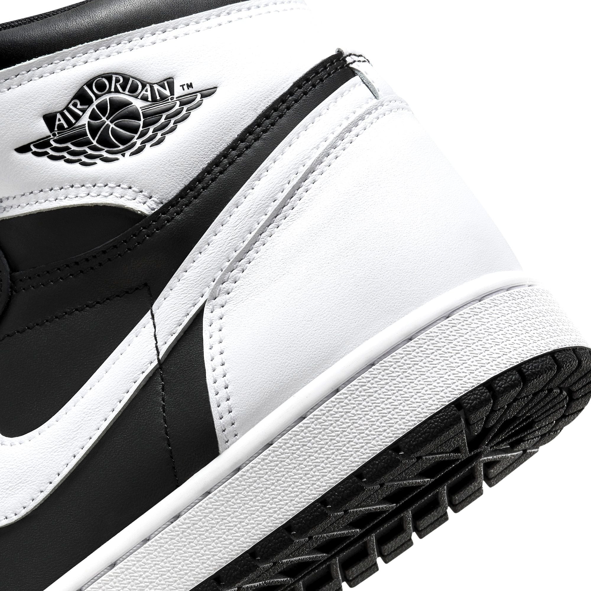  NIKE AIR JORDAN 1 RETRO HIGH OG BLACK WHITE DZ5485-010 