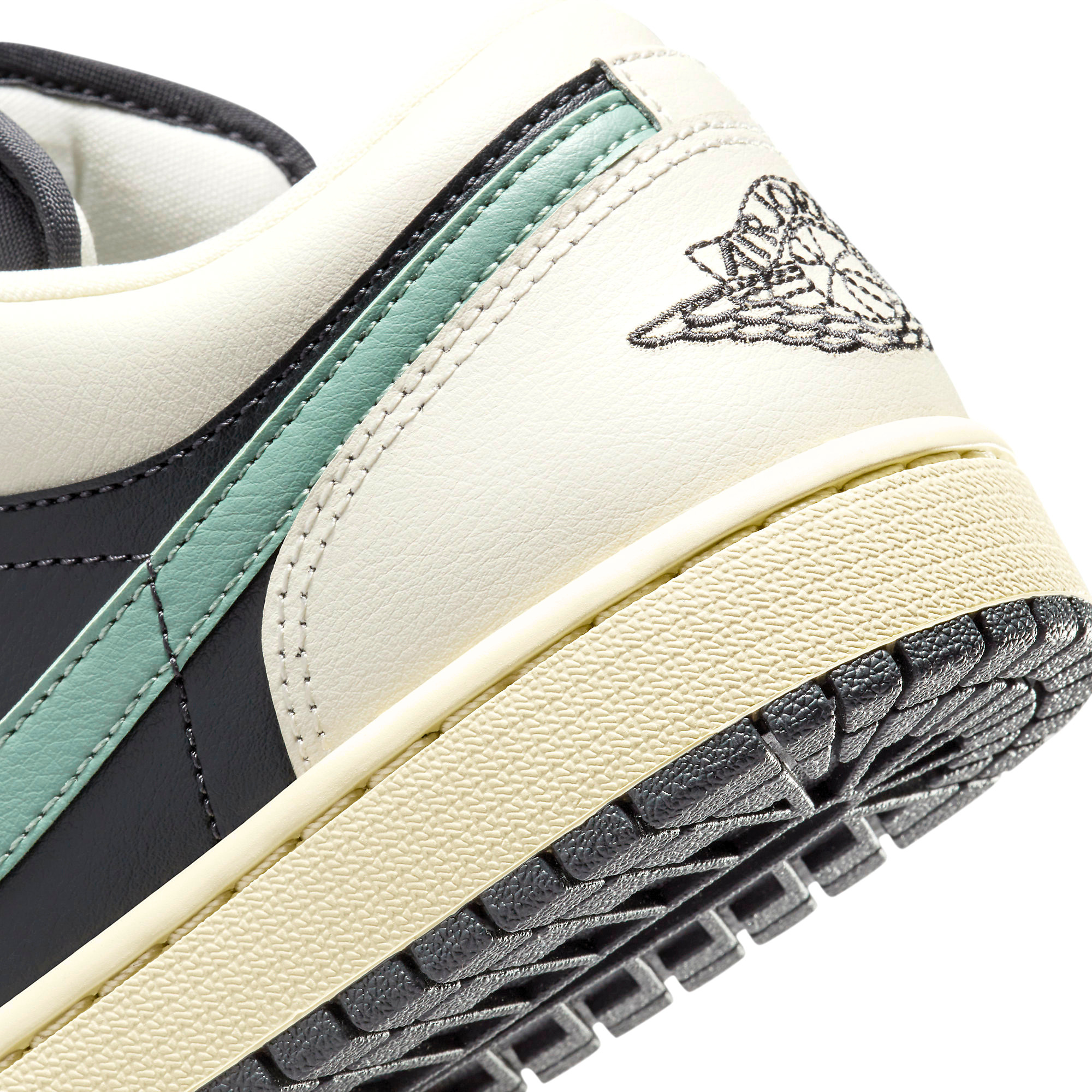  NIKE AIR JORDAN 1 LOW JADE SMOKE DC0774-001 
