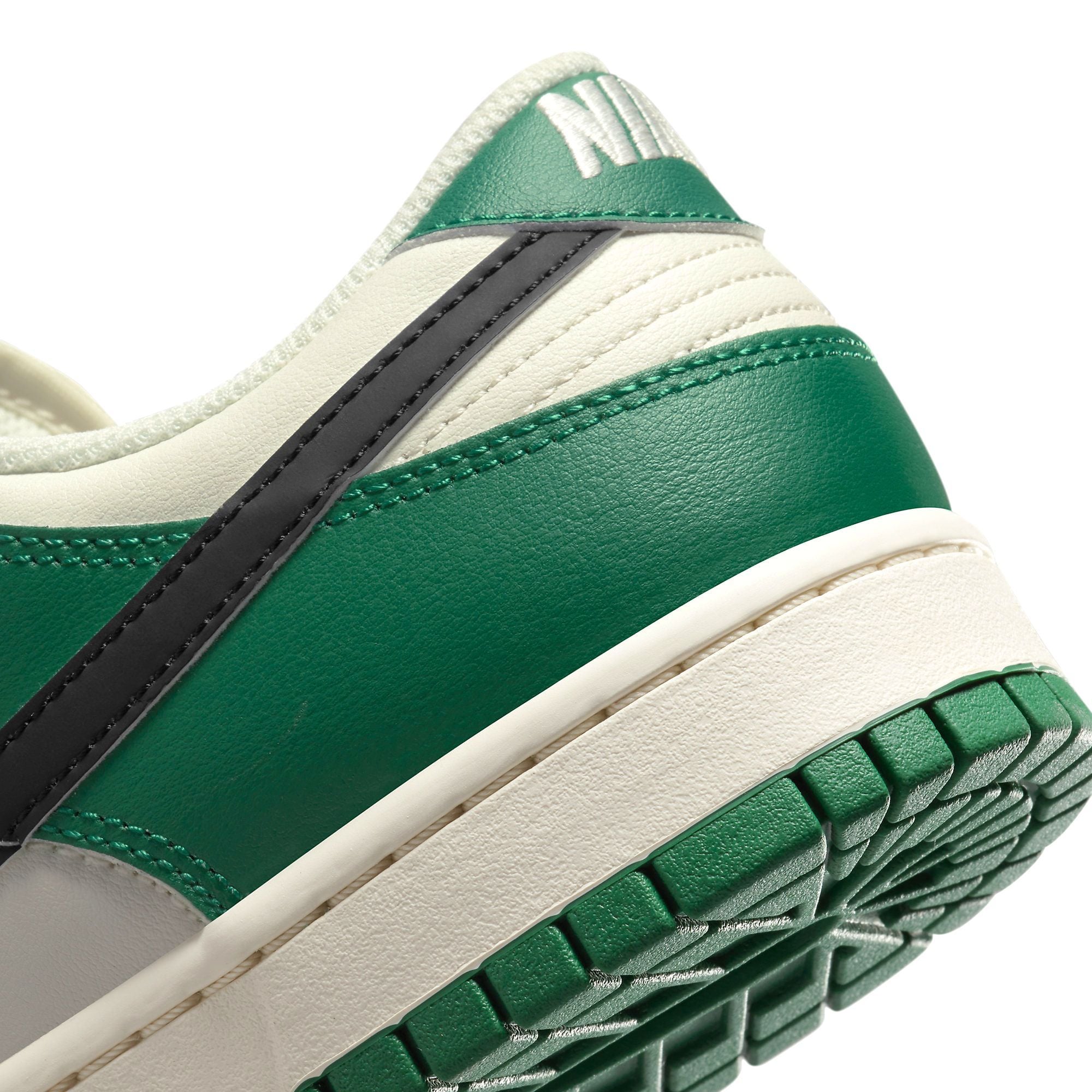  NIKE DUNK LOW LOTTERY PACK MALECHITE GREEN DR9654-100 