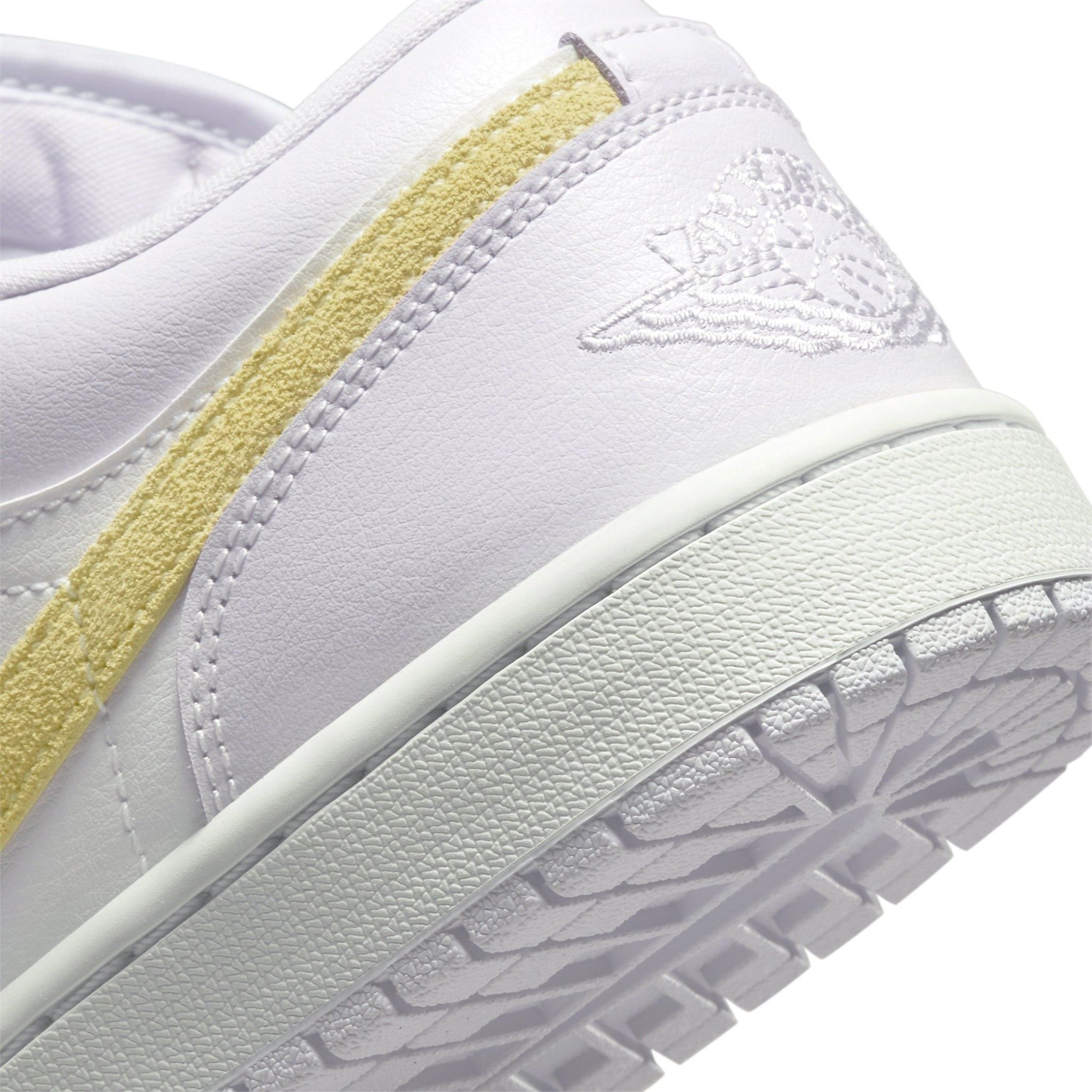  NIKE AIR JORDAN 1 LOW BARELY GRAPE W DC0774-501 