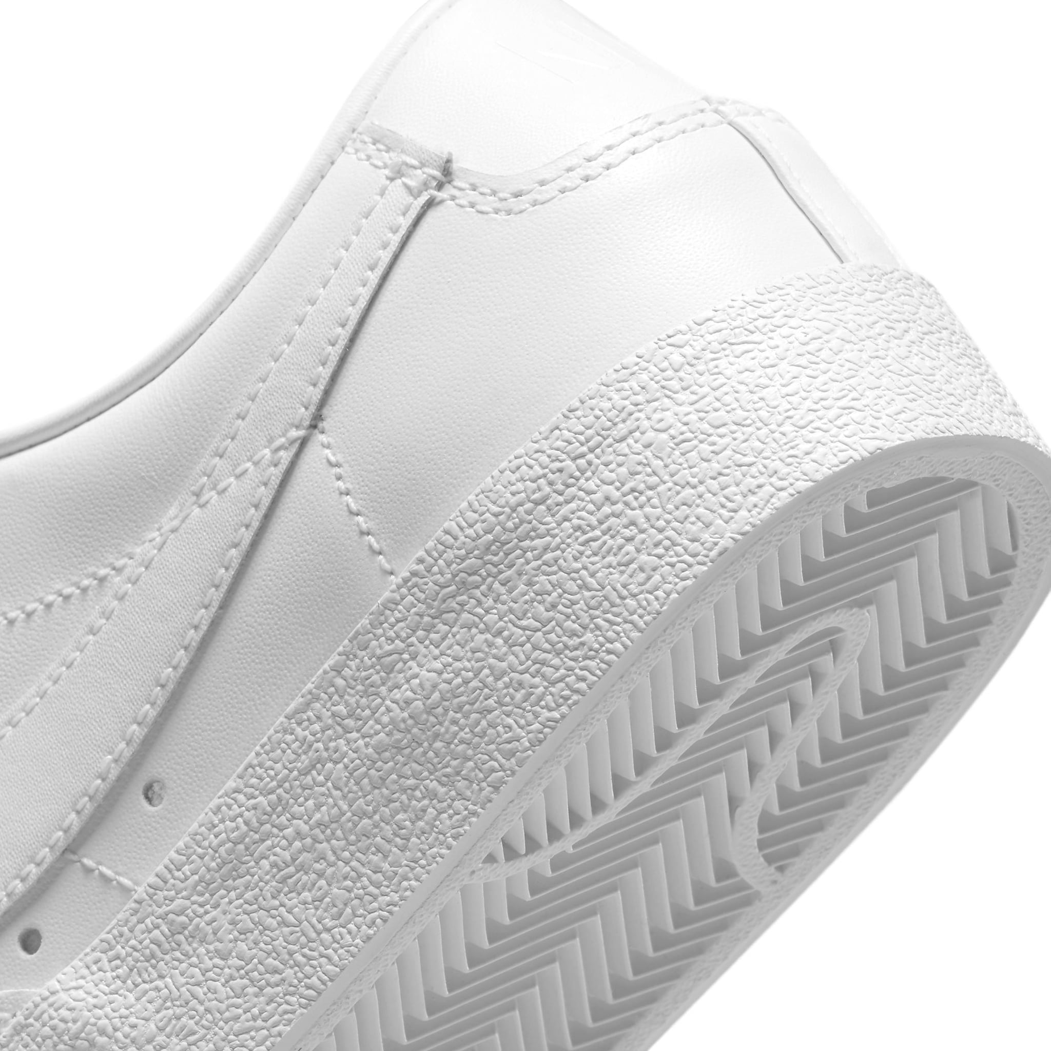  NIKE BLAZER LOW '77 ALL WHITE DC4769-101 