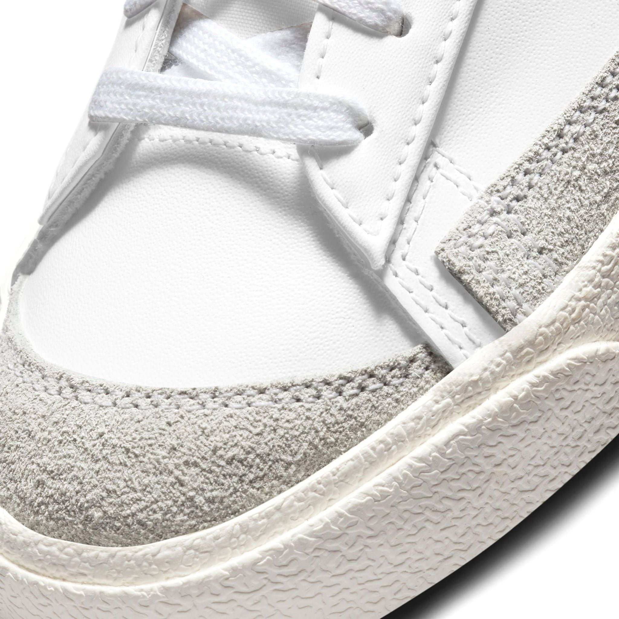  NIKE BLAZER LOW 77 WHITE BLACK DC4769-102 
