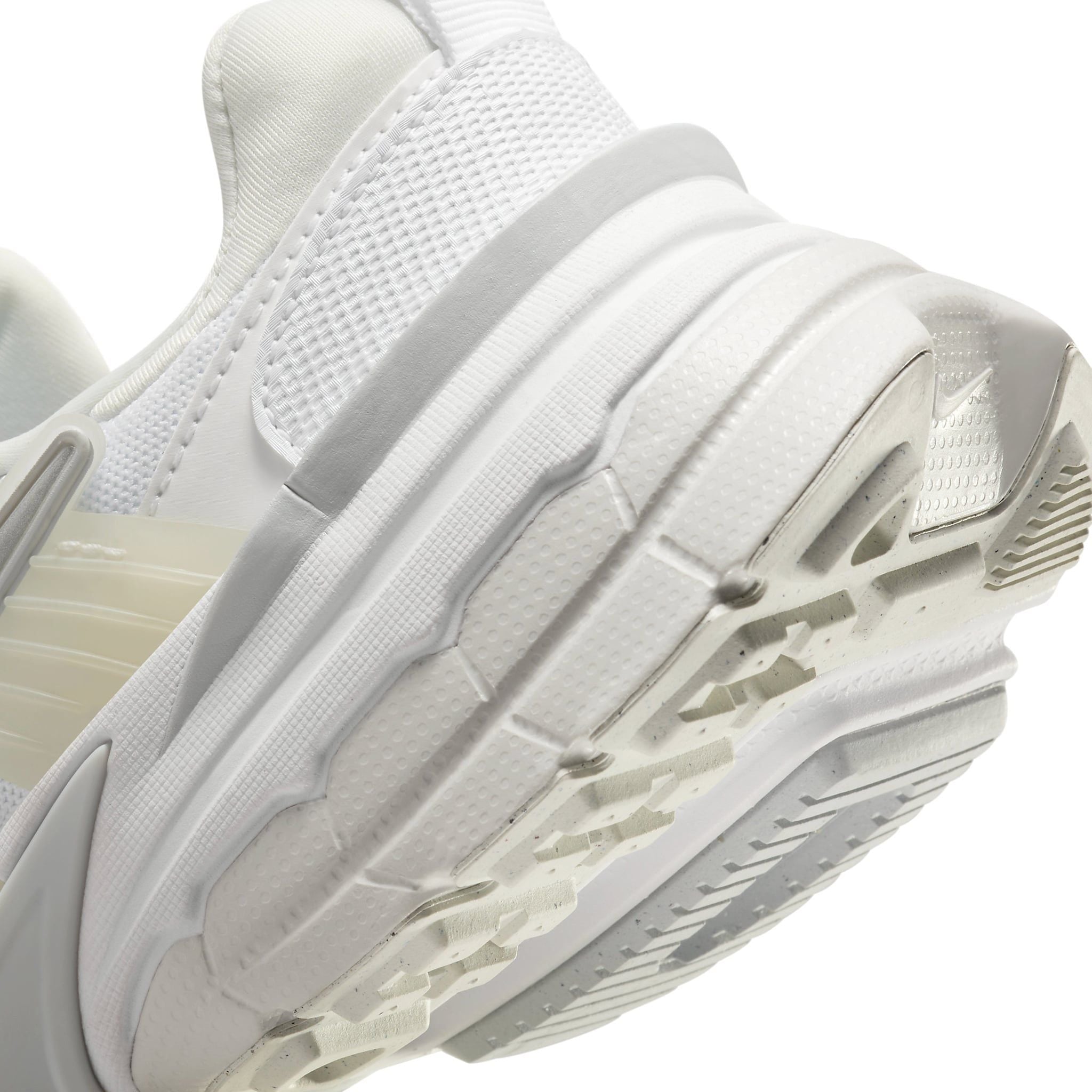  NIKE V2K RUN METALLIC SILVER FD0736-104 