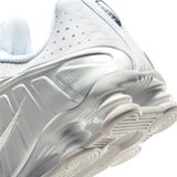  NIKE SHOX R4 WHITE BRIGHT CRIMSON METALLIC SILVER HQ1988-101 